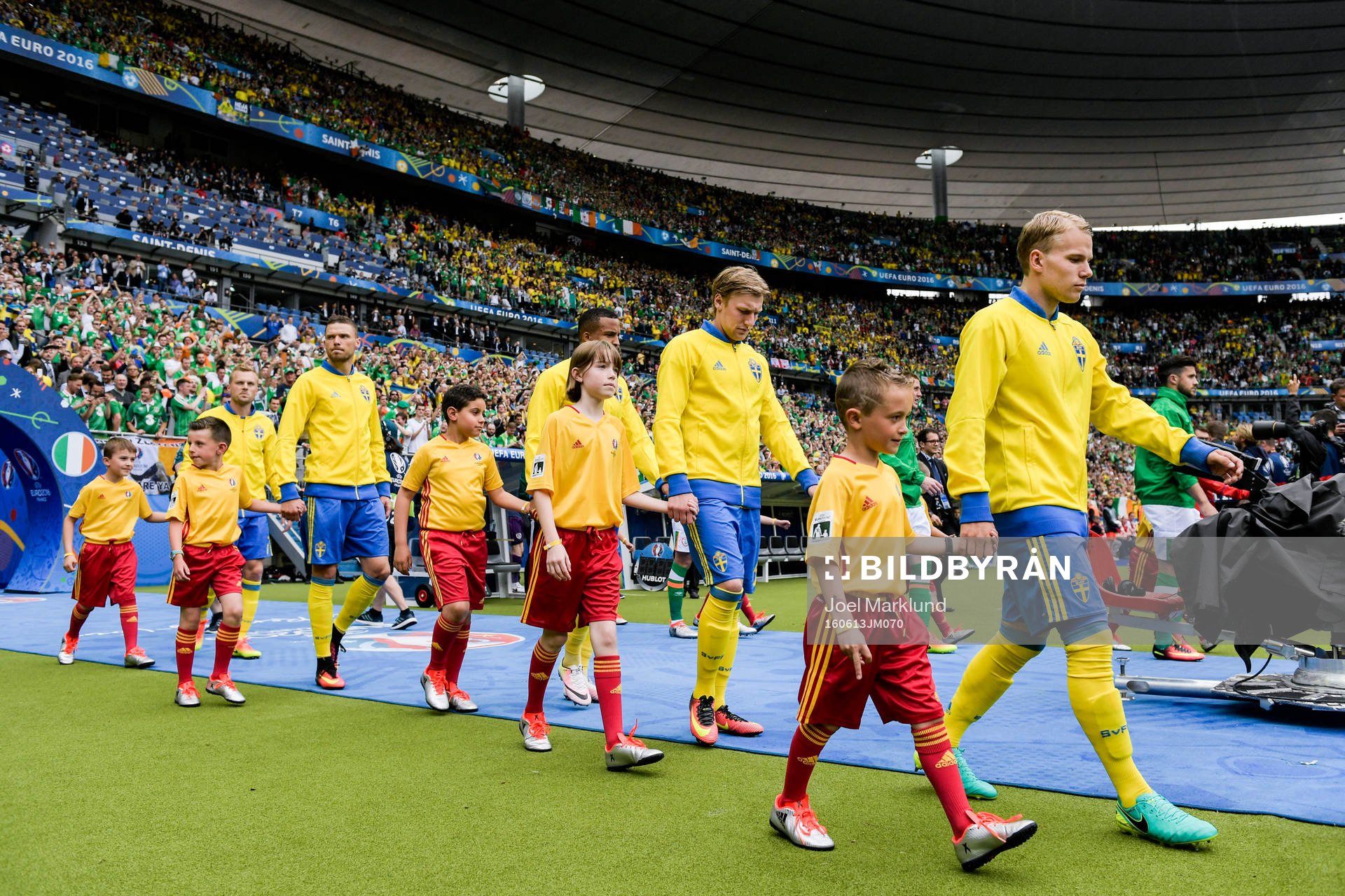 Sveriges spelare med Oscar Lewicki i täten gör entré i