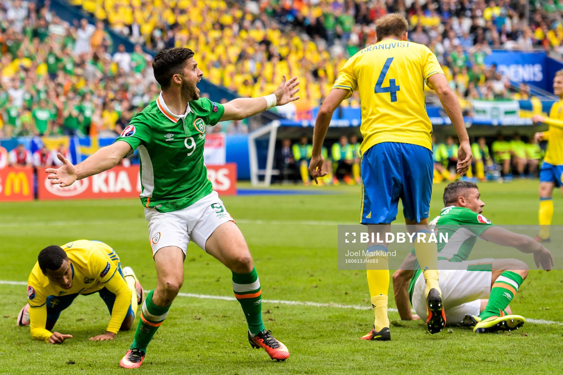 Irlands Shane Long reagerar i fotbollsmatchen mellan Irland