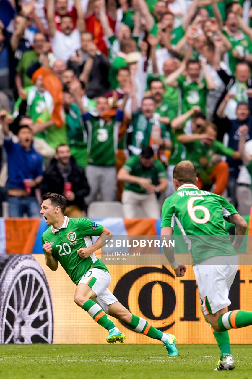 Irlands Wes Hoolahan jublar