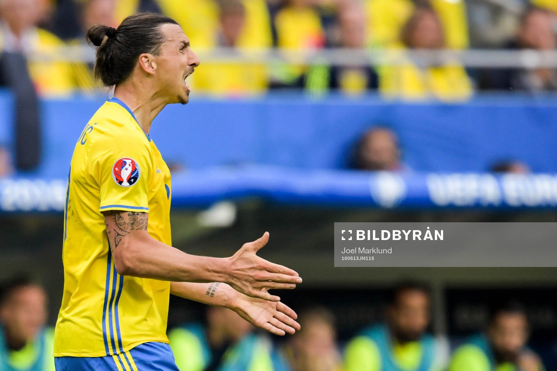 Sveriges Zlatan Ibrahimovic reagerar i fotbollsmatchen