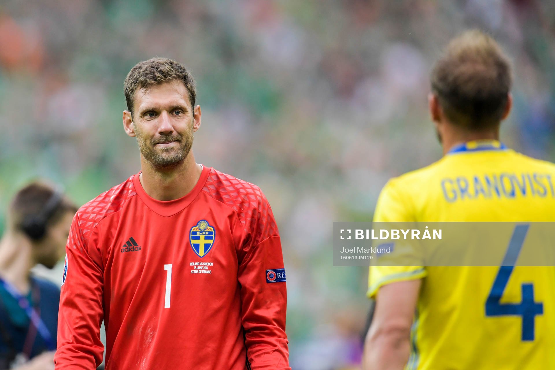 Sveriges målvakt Andreas Isaksson deppar