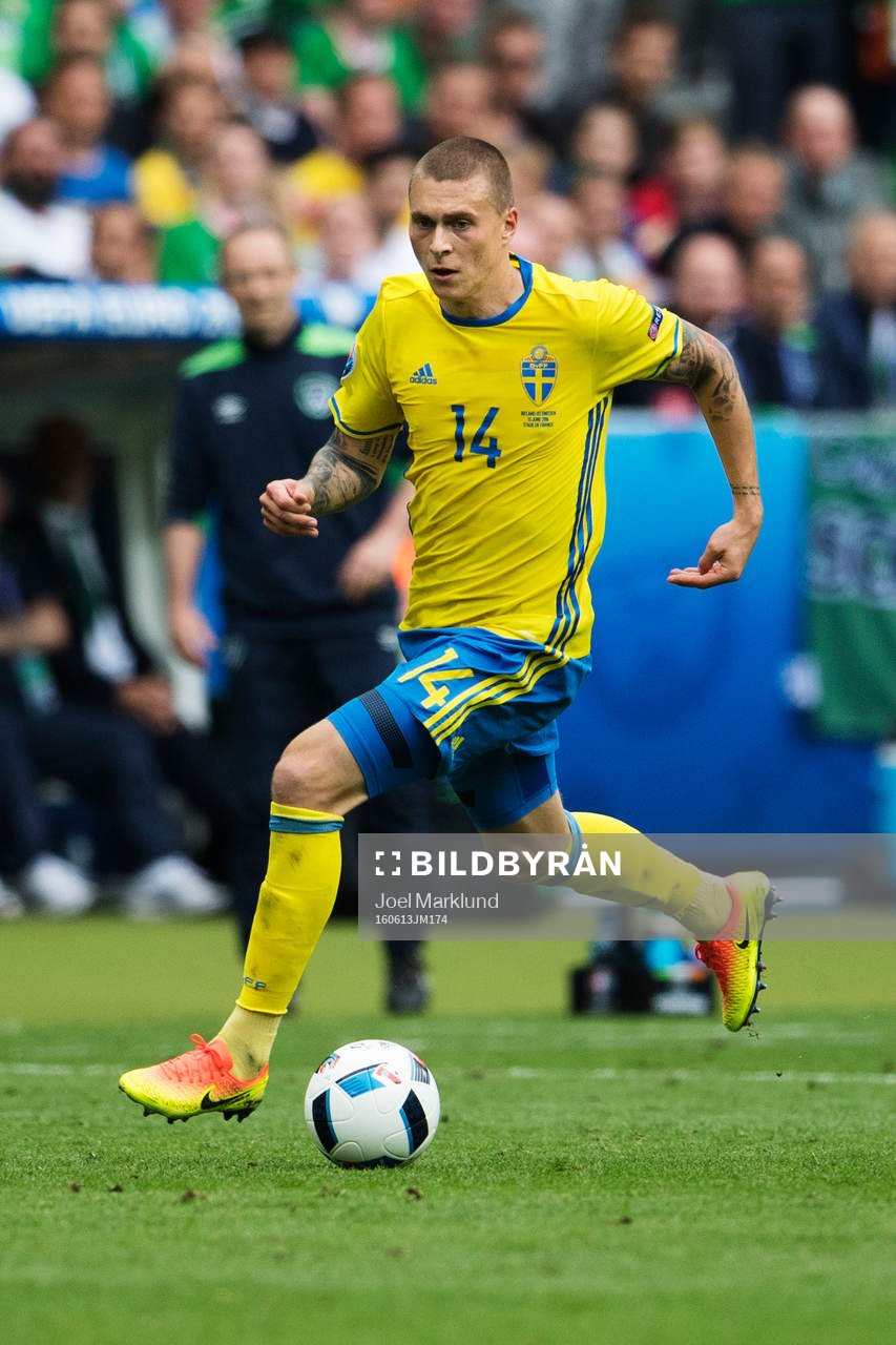Sveriges Victor Nilsson Lindelöf i fotbollsmatchen mellan