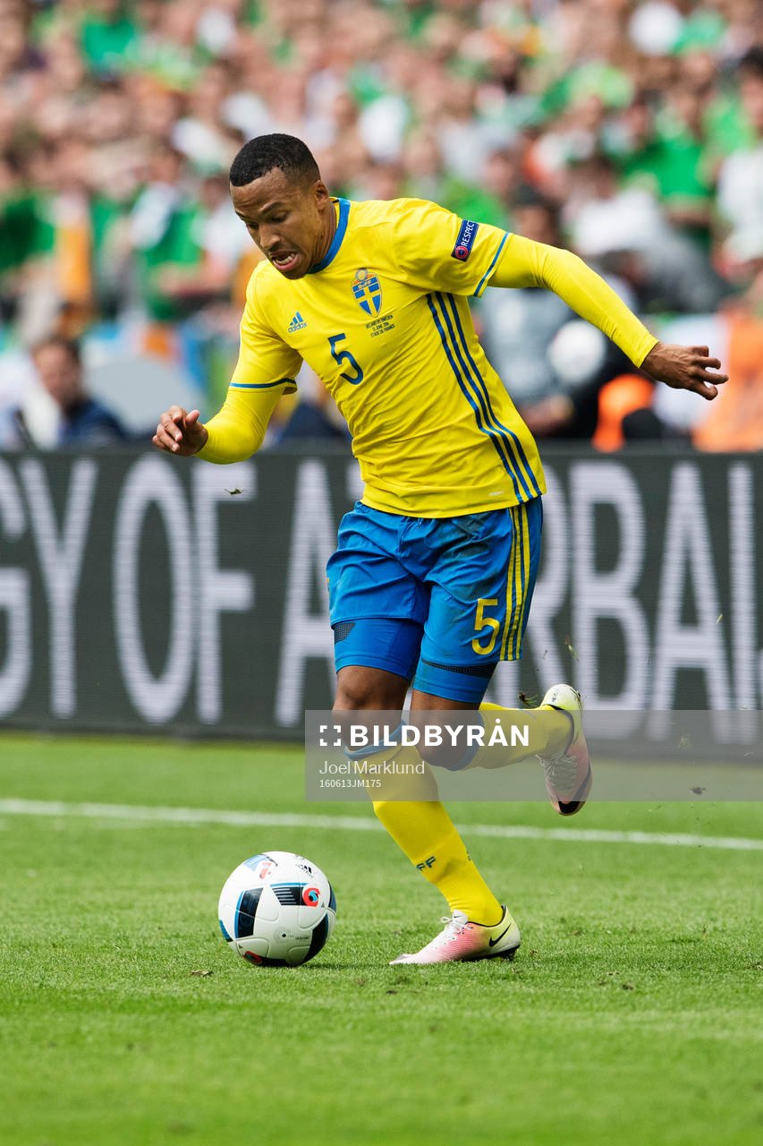 Sveriges Martin Olsson i fotbollsmatchen mellan Irland och