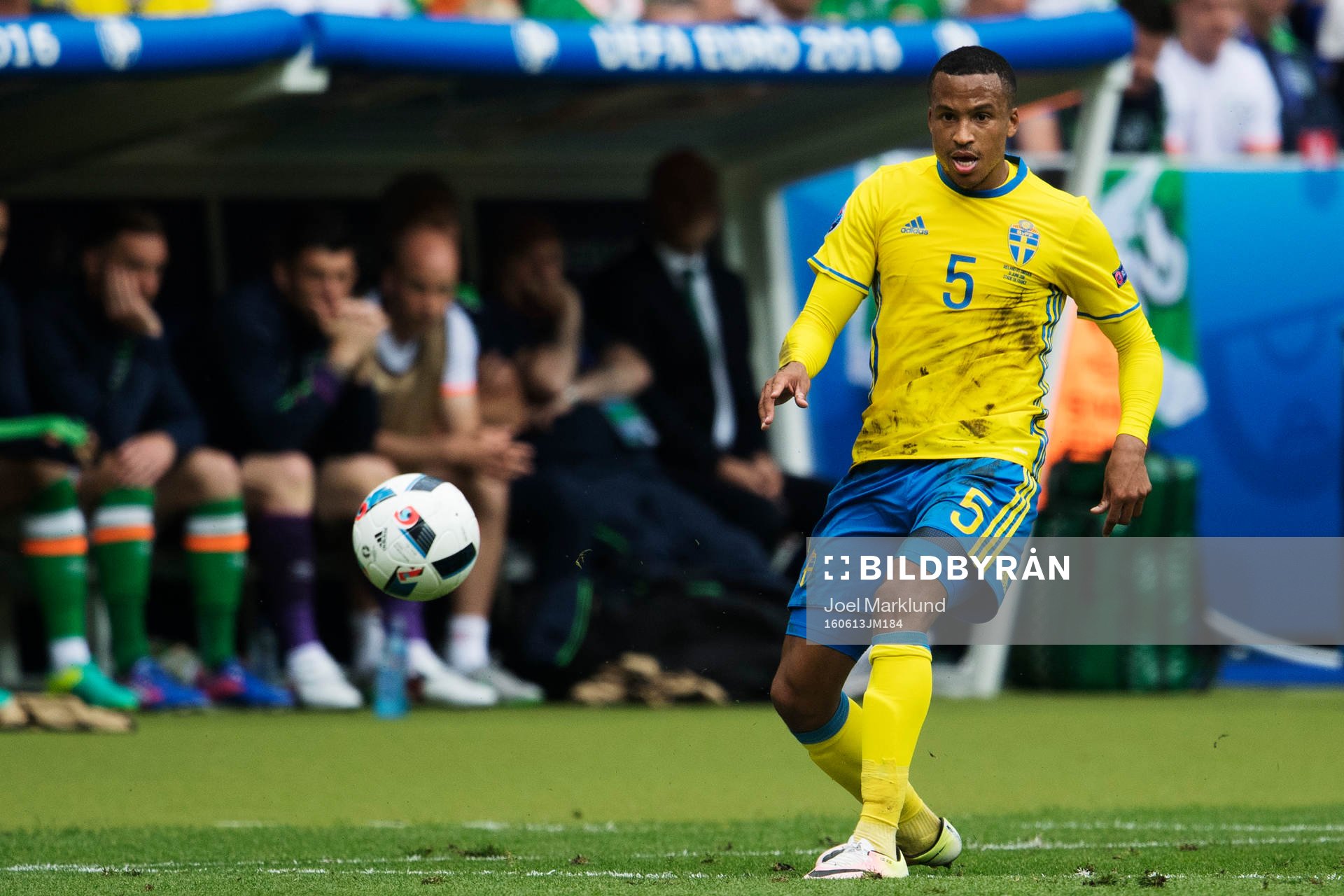 Sveriges Martin Olsson i fotbollsmatchen mellan Irland och