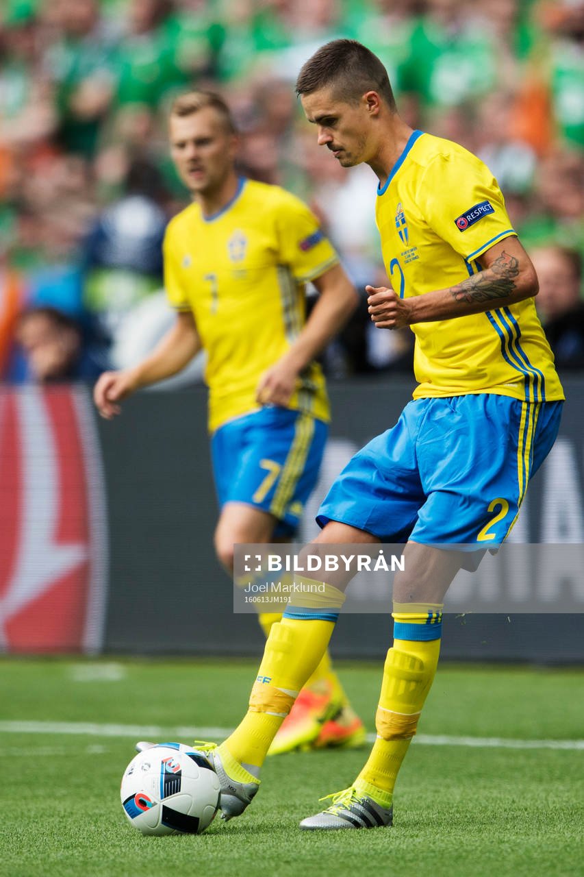 Sveriges Mikael Lustig i fotbollsmatchen mellan Irland och