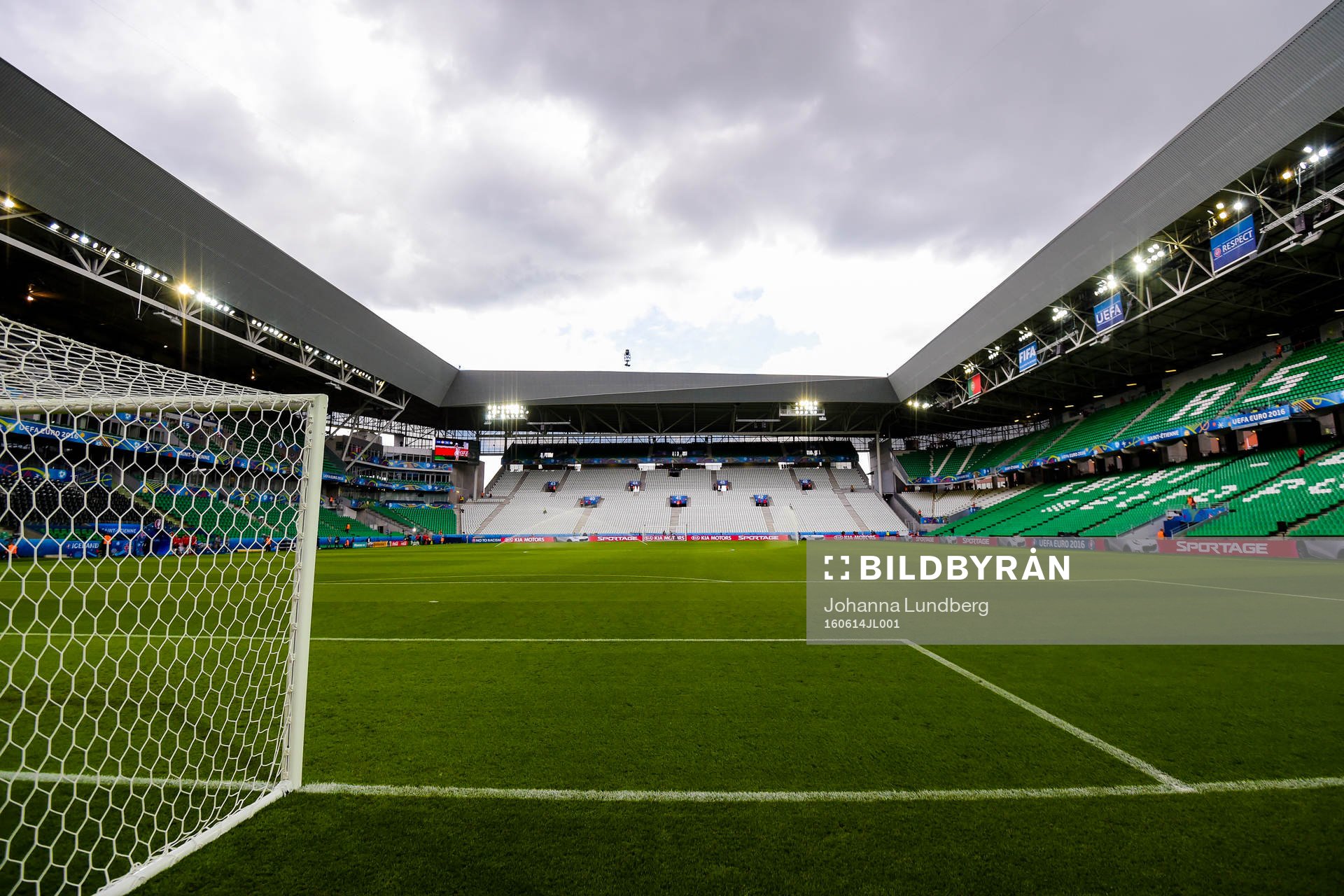 Fotbollsplanen inne på Stade Geoffroy-Guichard före