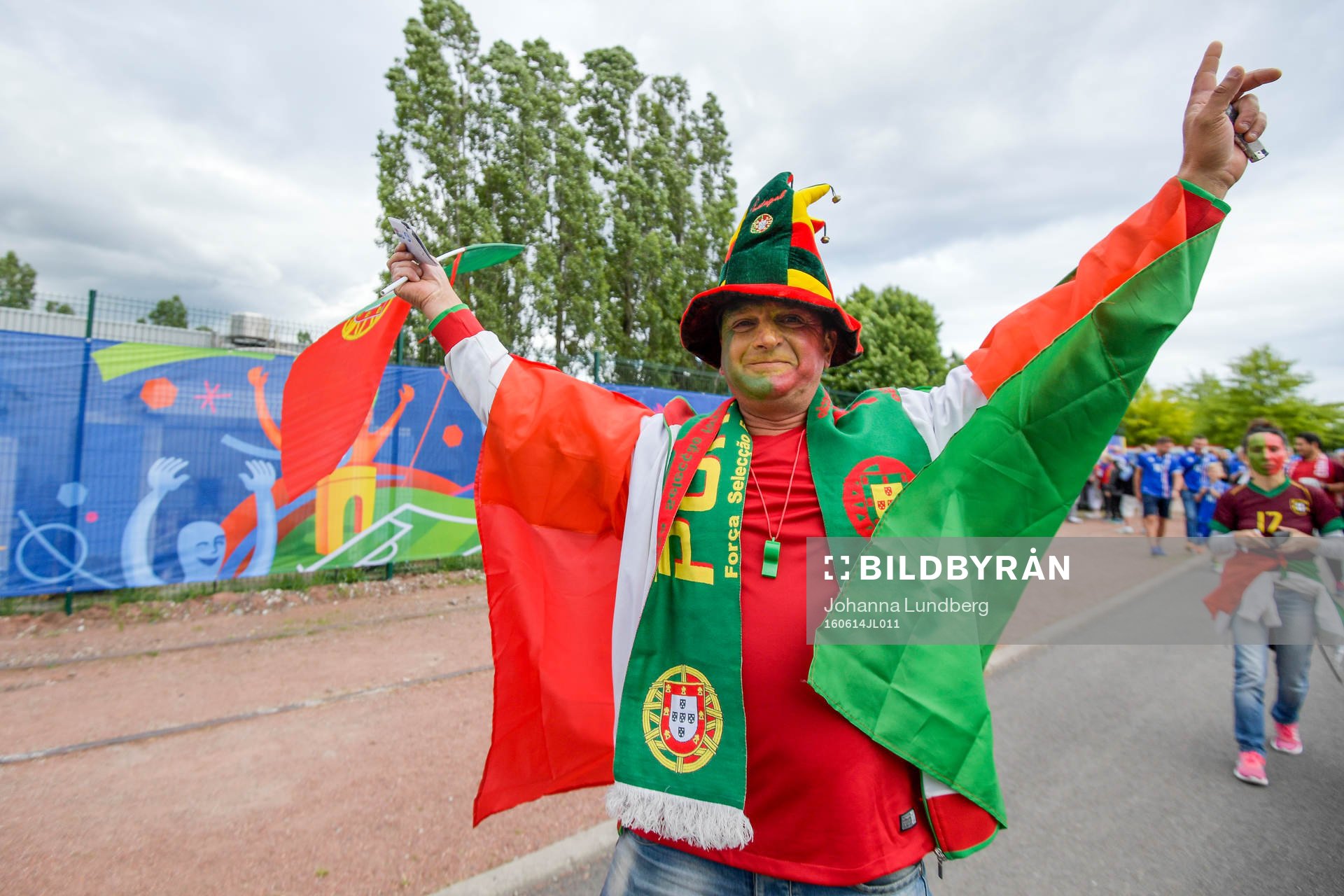 Portugisisk supporter före fotbollsmatchen mellan Portugal