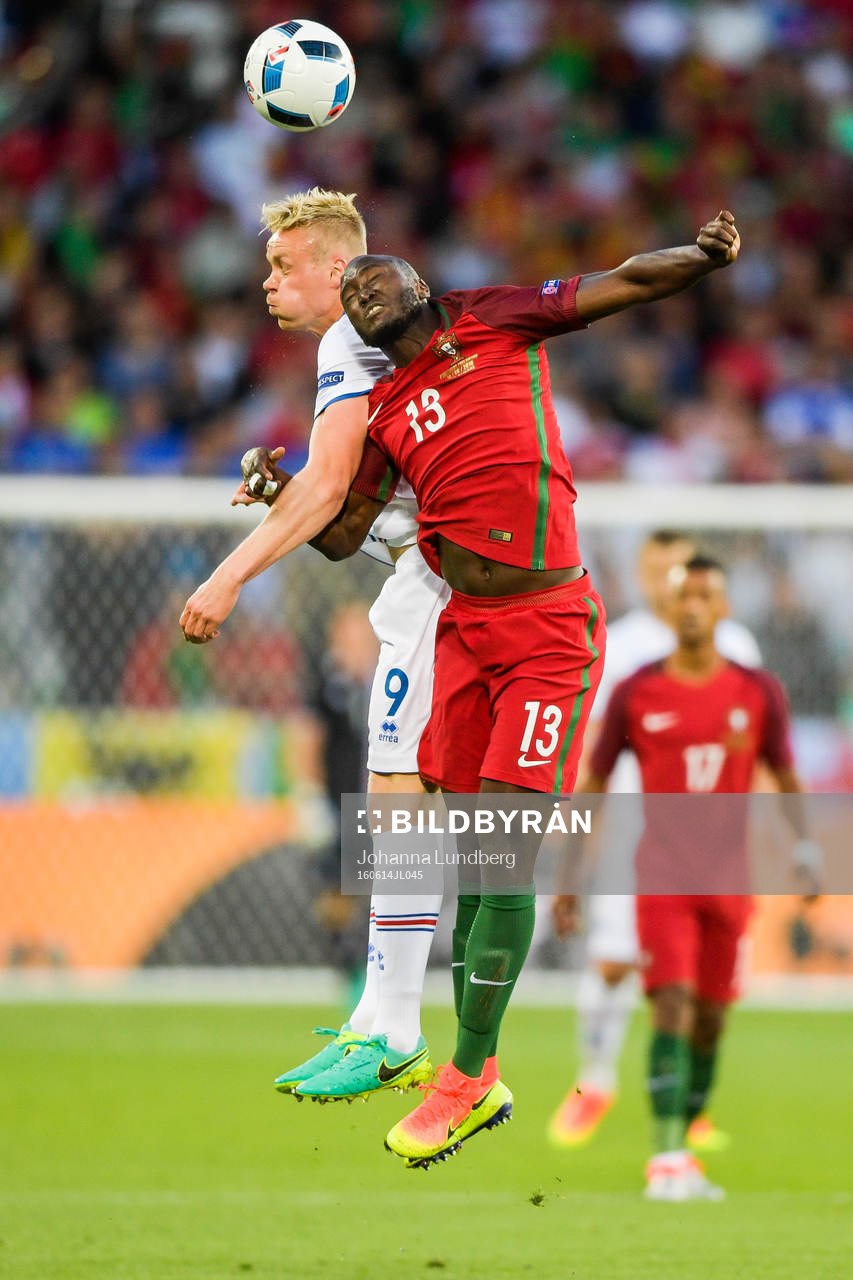 Islands Kolbeinn Sigthorsson och Portugals Danilo
