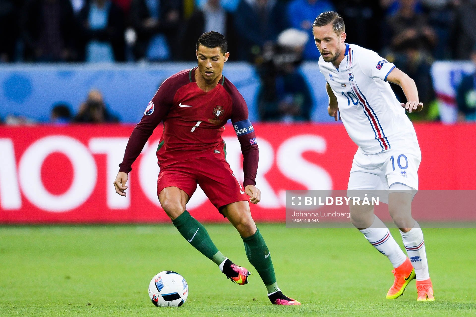 Portugals Cristiano Ronaldo och Islands Gylfi Sigurdsson