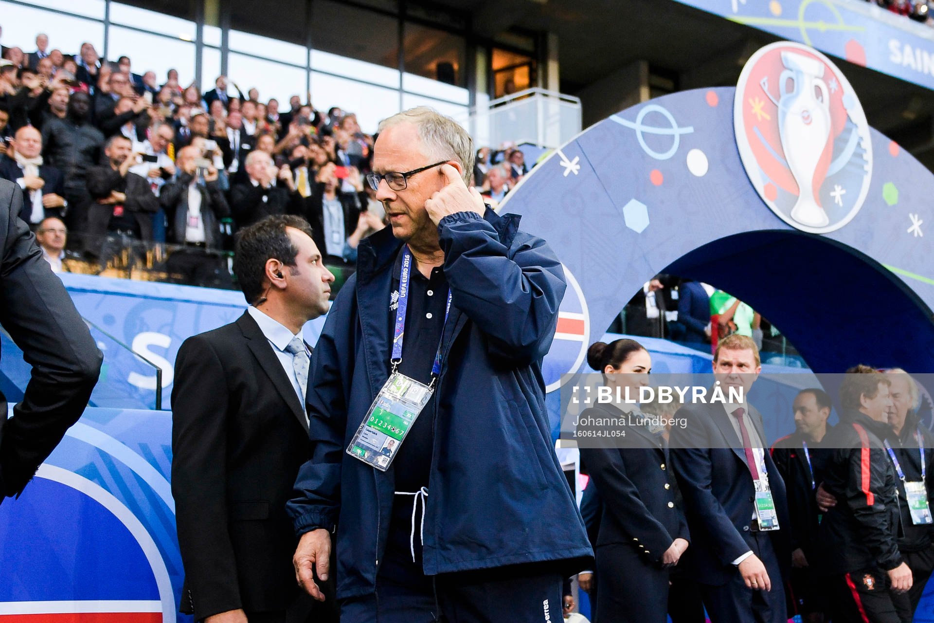 Islands förbundskapten Lars Lagerbäck på väg till