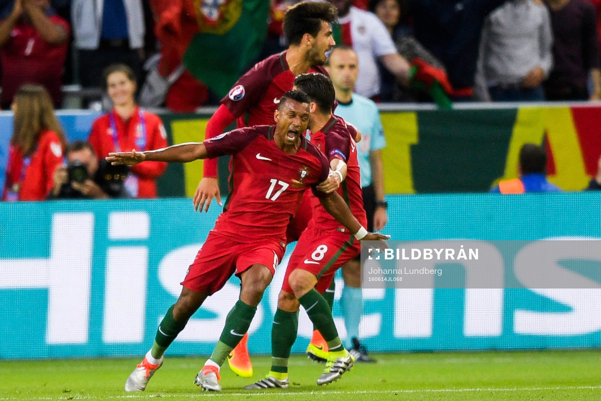 Portugals Nani jublar