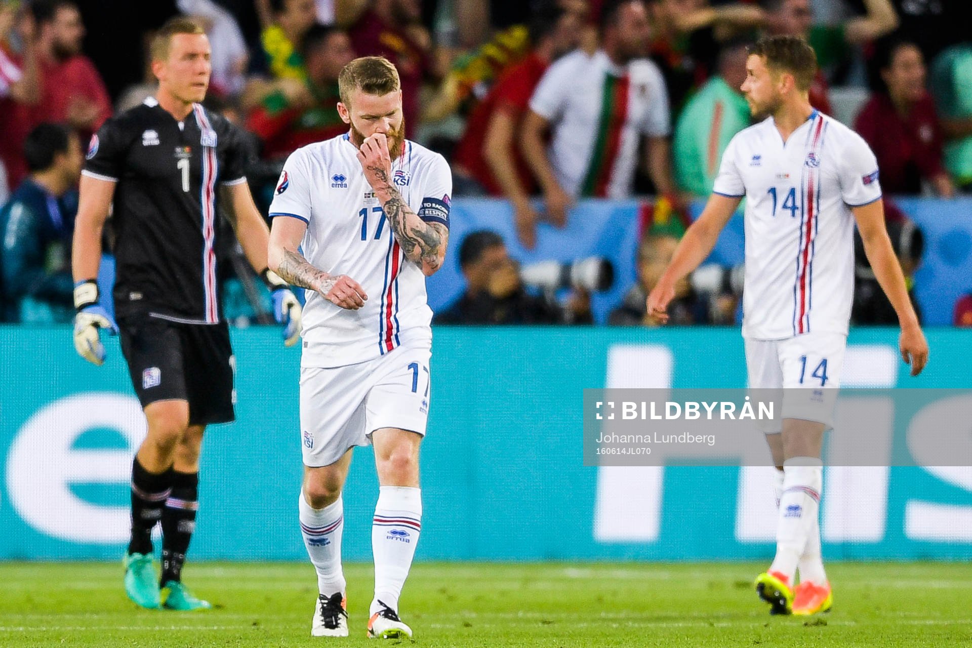 Islands målvakt Hannes Halldorsson . Aron Gunnarsson och