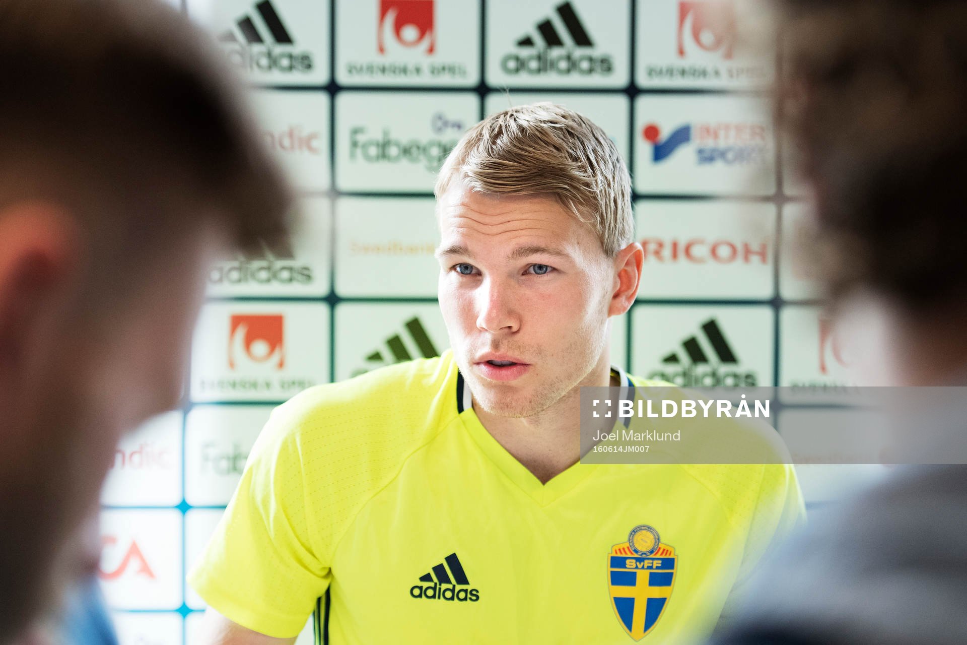 Oscar Lewicki vid Sveriges fotbollslandslags pressträff