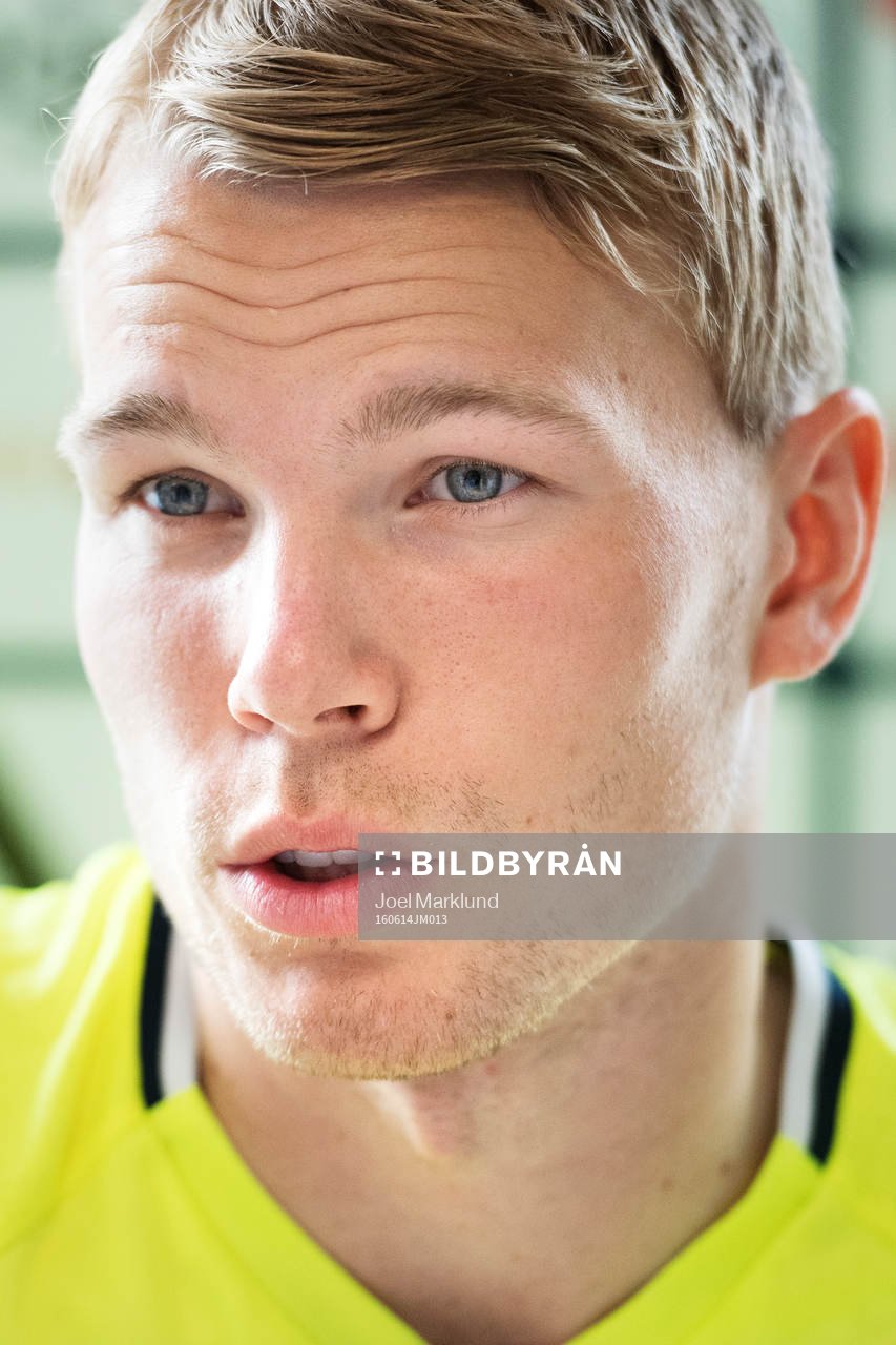 Oscar Lewicki vid Sveriges fotbollslandslags pressträff