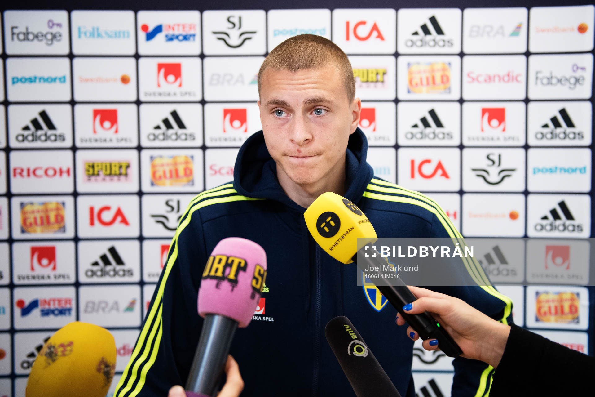 Victor Nilsson Lindelöf vid Sveriges fotbollslandslags
