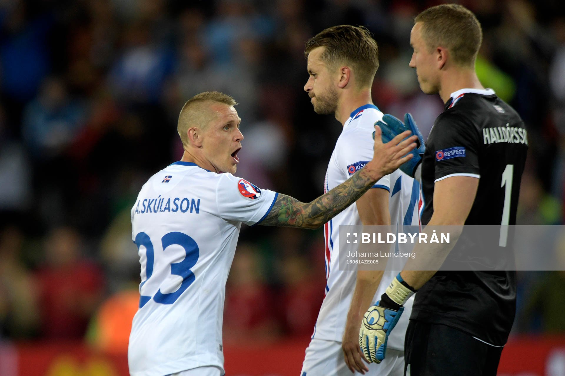 Islands Ari Skulason  jublar