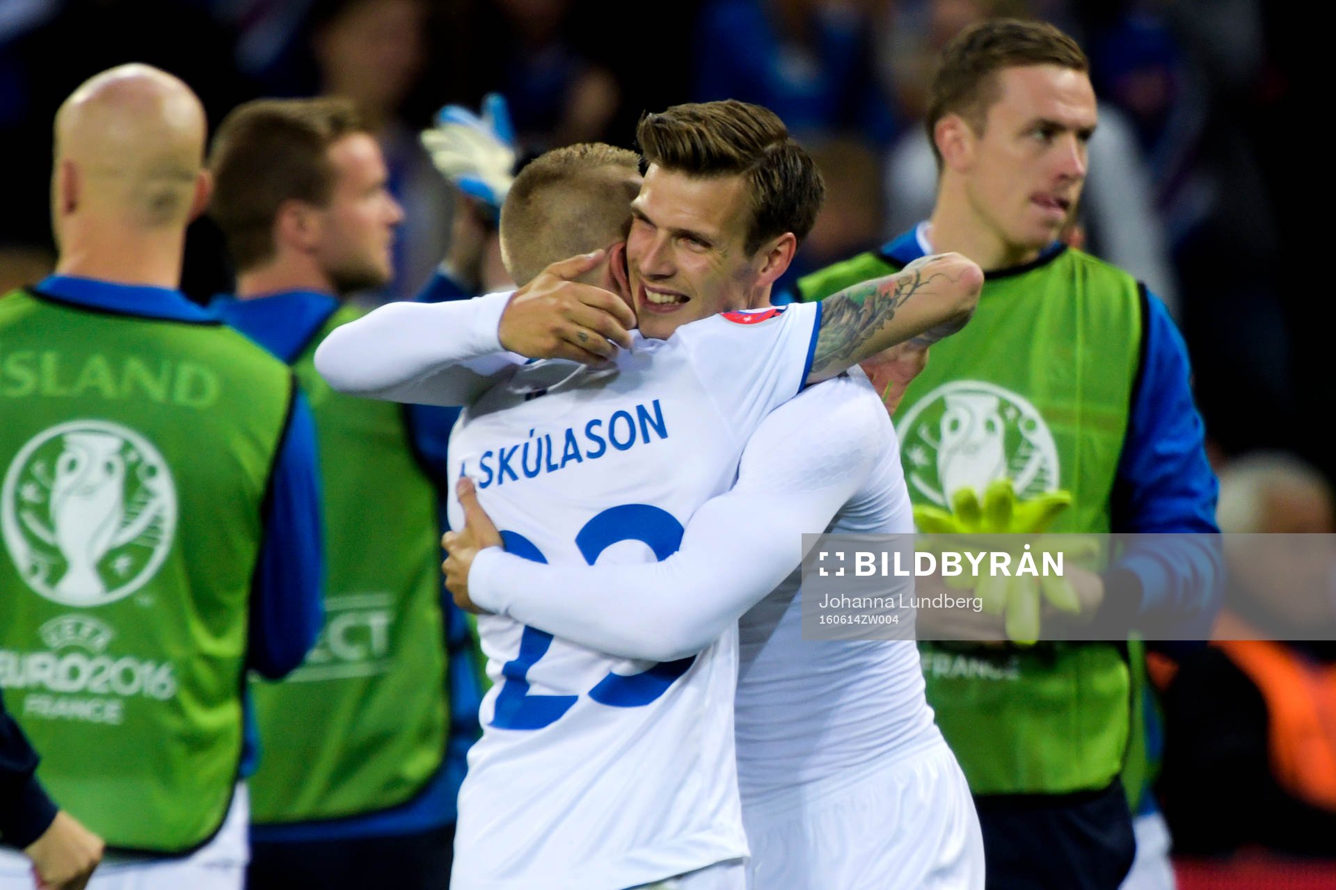 Islands Elmar Bjarnason och Ari Skulason jublar