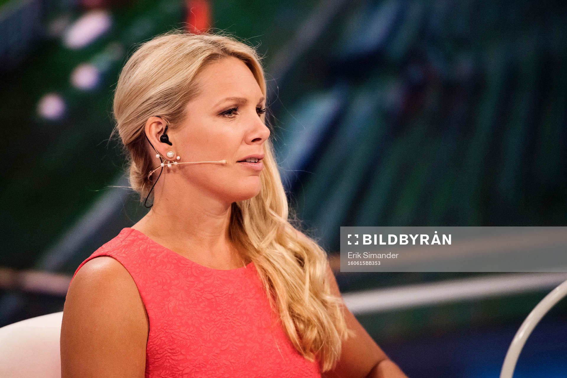 Anna Brolin, programledare, innan sändningen i TV4:s EM-studio den 15 juni 2016 i Stockholm.