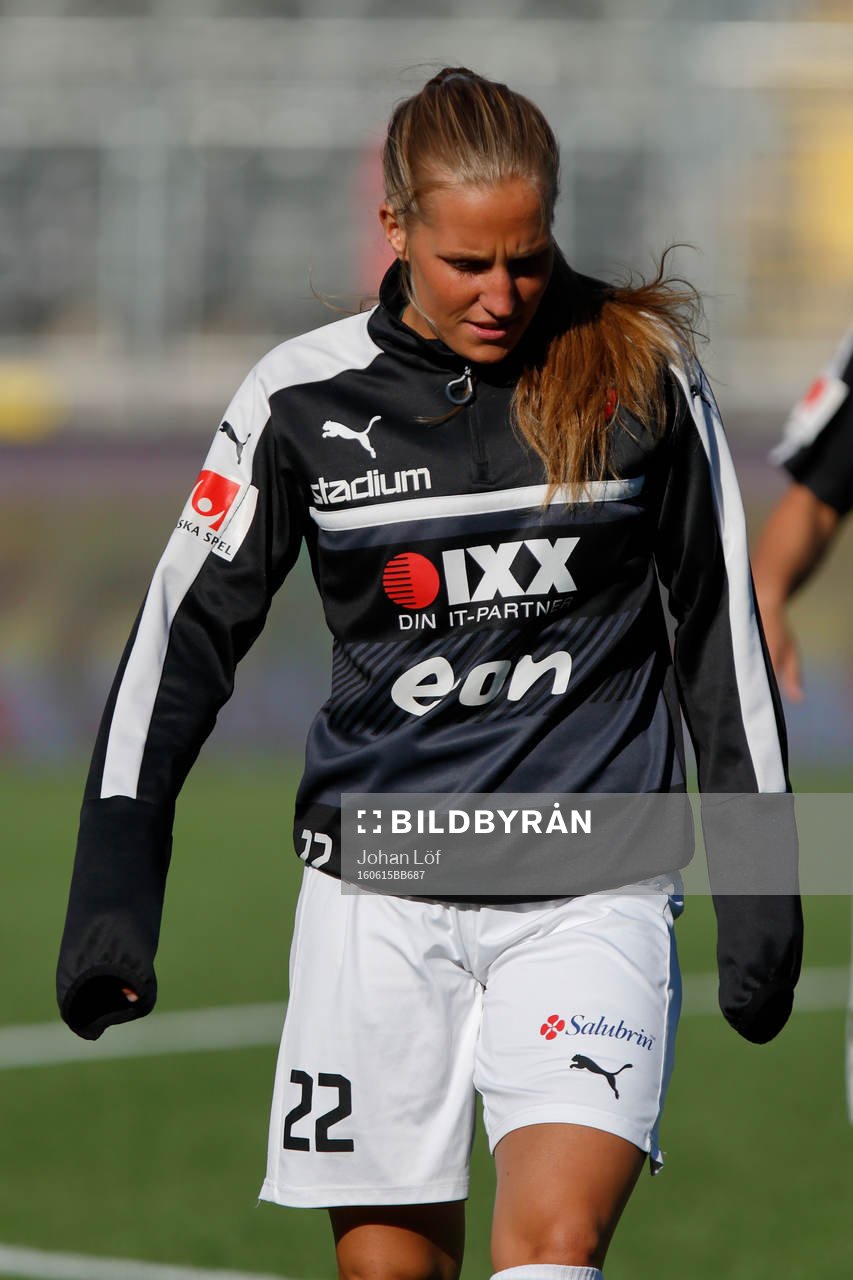 Rosengårds Hanna Persson värmer upp