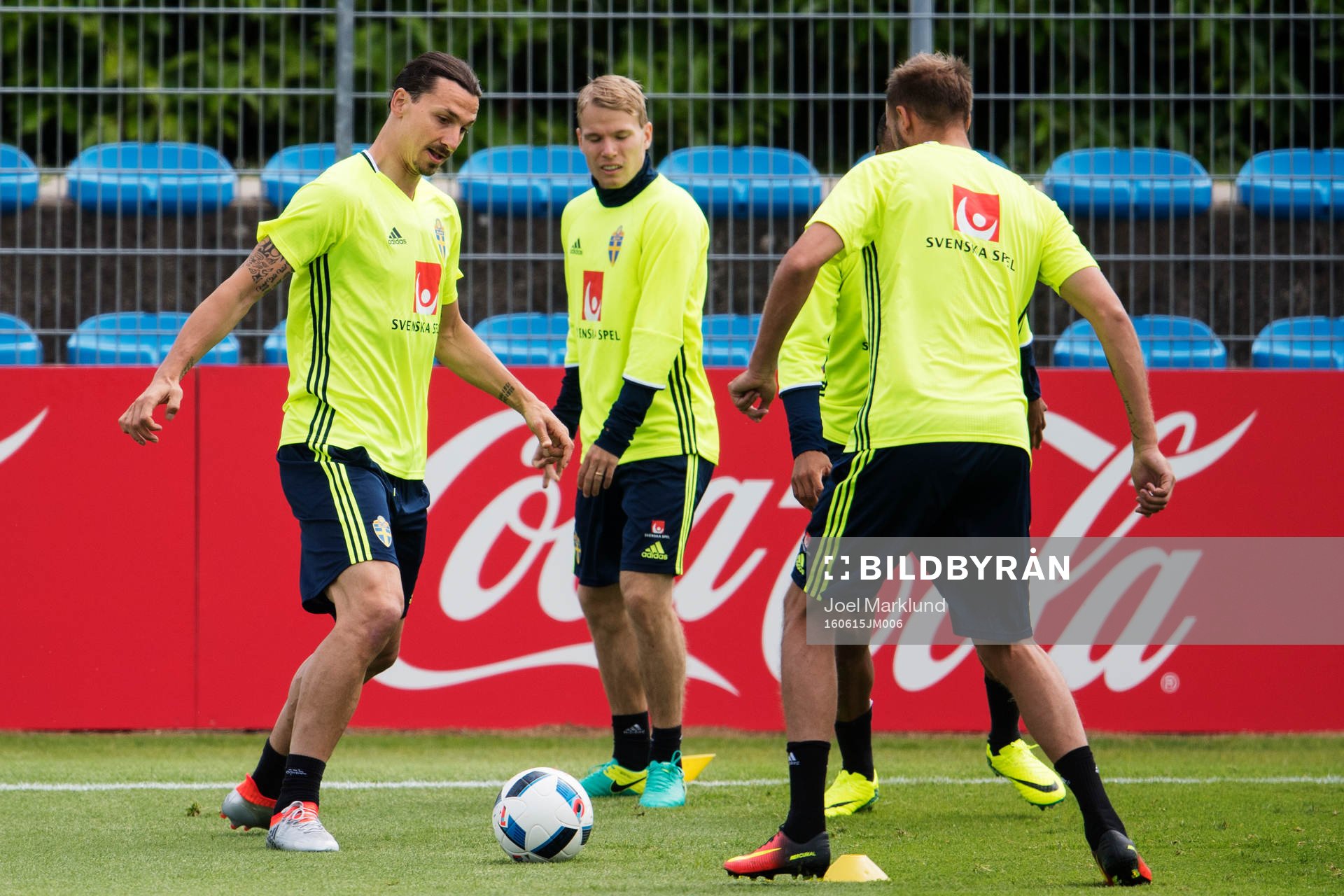 Zlatan Ibrahimovic, Oscar Lewicki och Andreas Granqvist på Sveriges fotbollslandslags träning under fotbolls-EM den 15 juni 2016 i Saint-Nazaire.