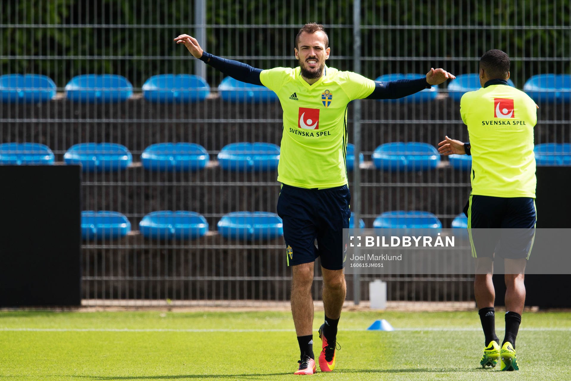 Emir Kujovic på Sveriges fotbollslandslags träning