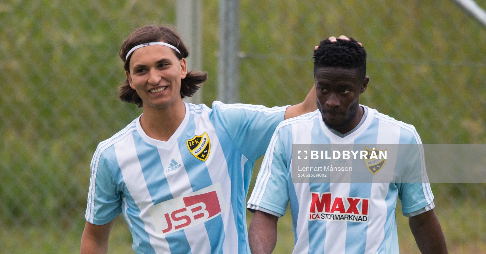 IFK Hässleholms Mert Yanev har gjort 1-0 och tackar Kojo