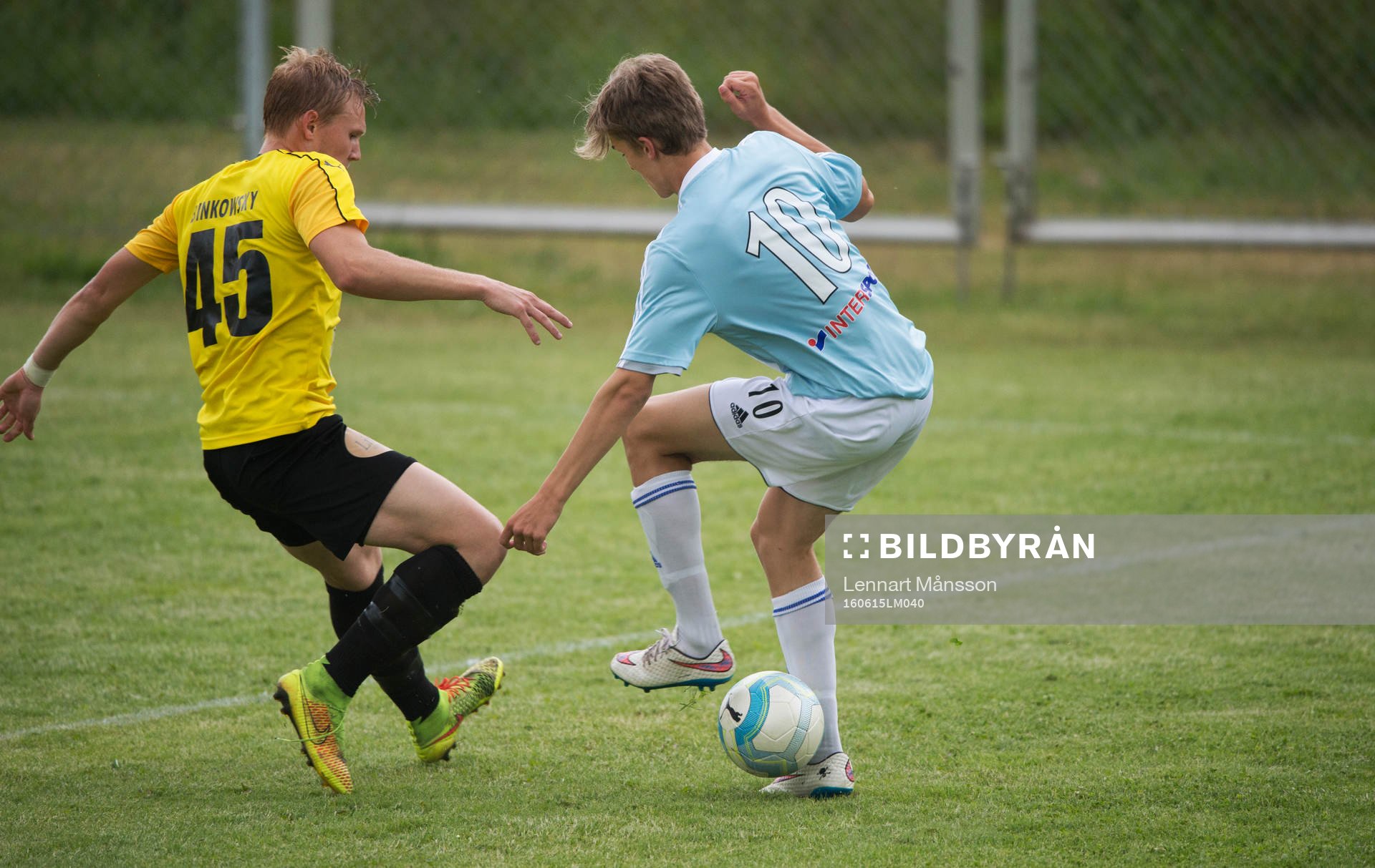 IFK Hässleholms 15-årige Elliott Nilsson i matchen i DM
