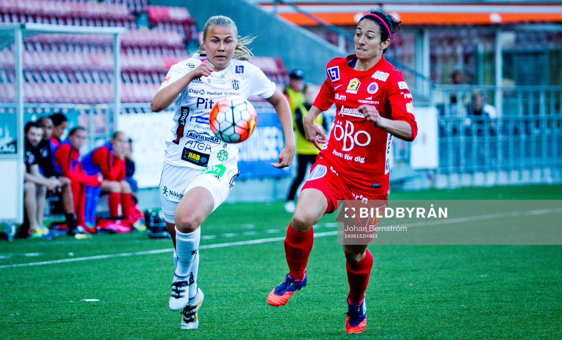 Piteås Klara Grahn och Örebros Marie-Eve Nault