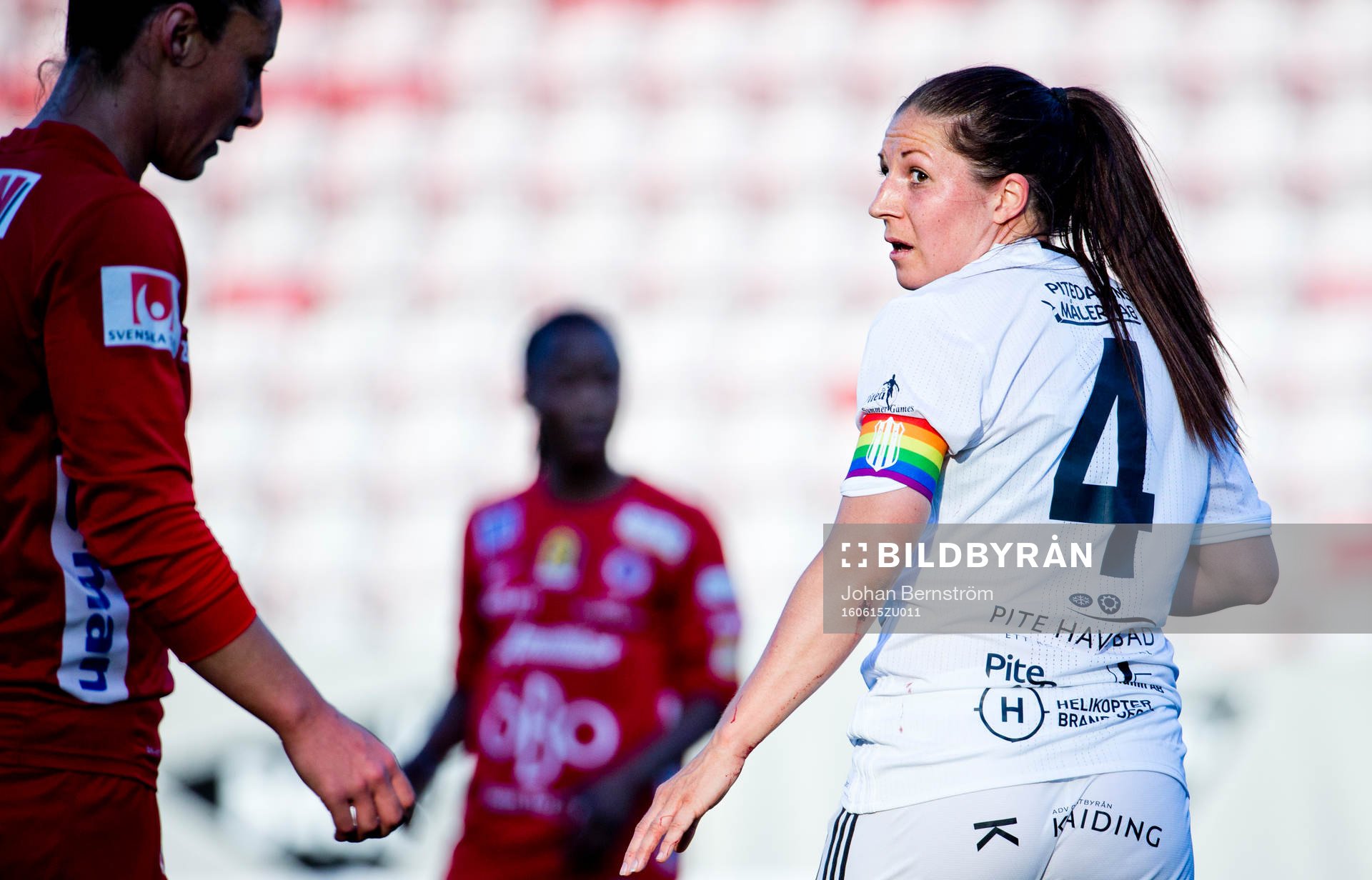 Piteås Josefin Johansson i pride-bindel