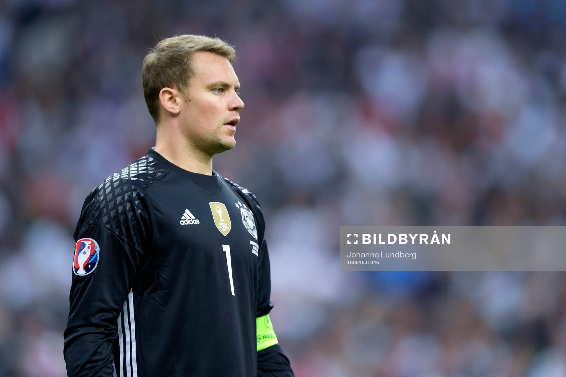 Tysklands målvakt Manuel Neuer reagerar i fotbollsmatchen