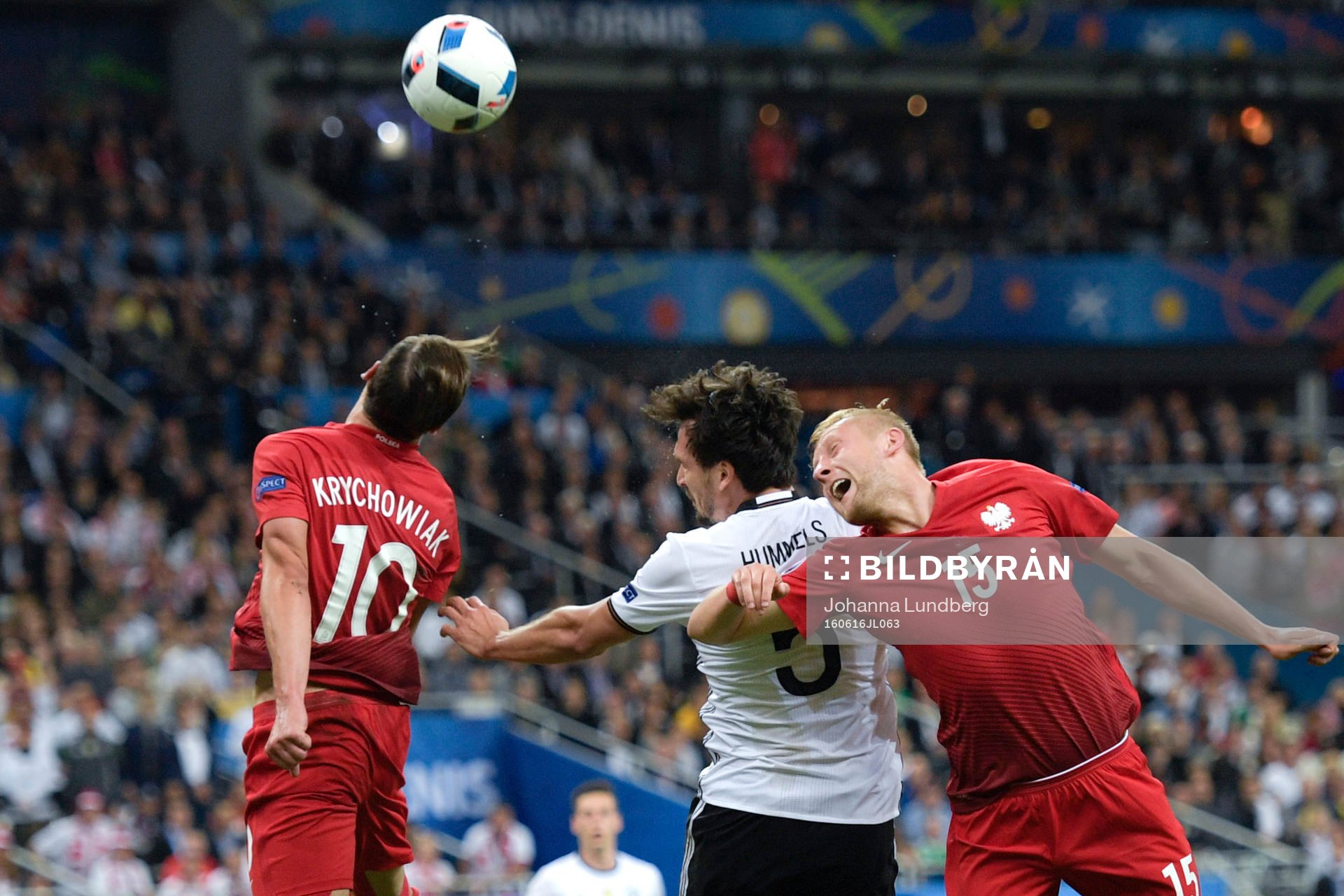 Polens Grzegorz Krychowiak (v) och Kamil Glik (h) i