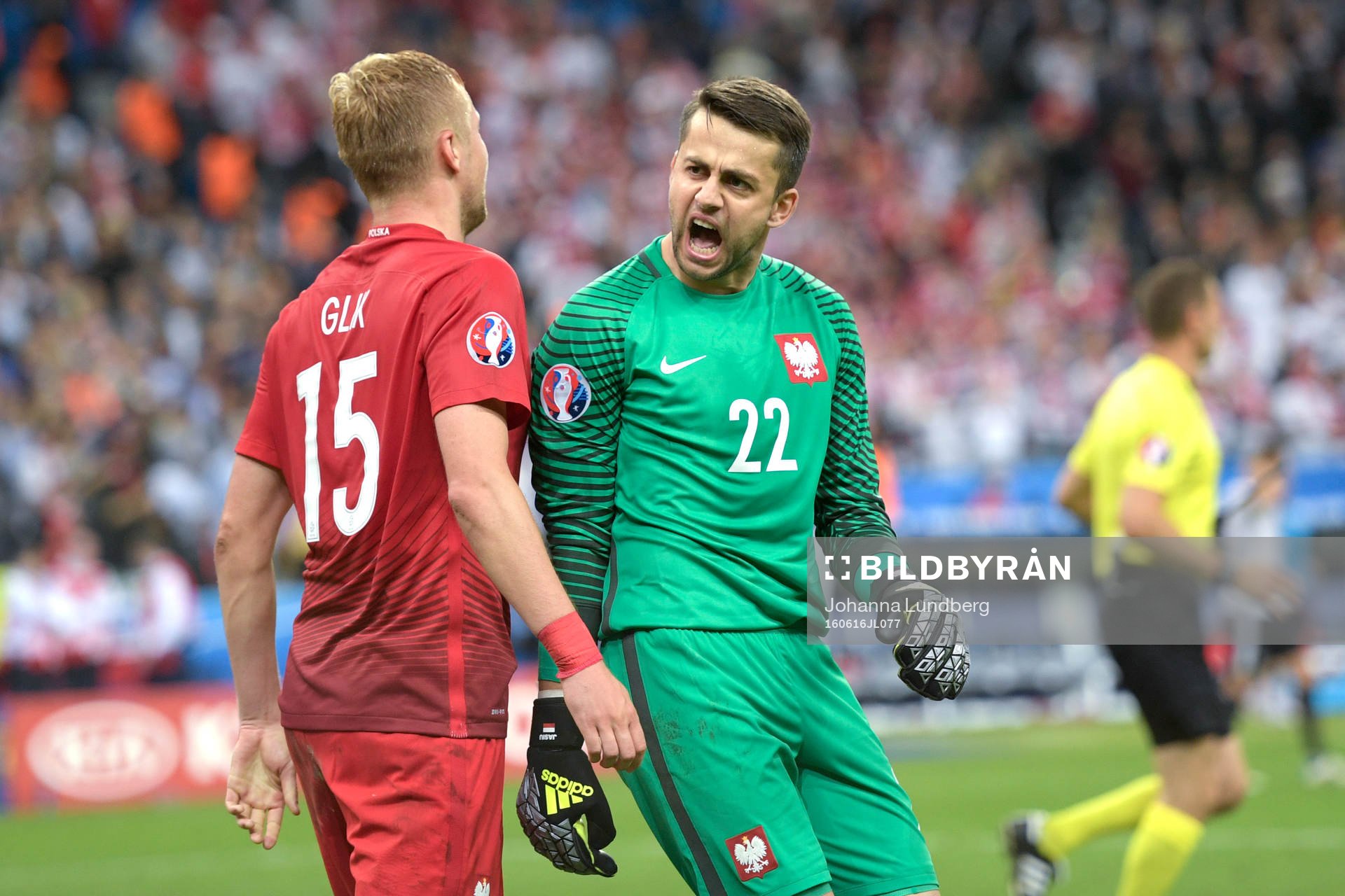 Polens Kamil Glik och målvakt Lukasz Fabianski jublar