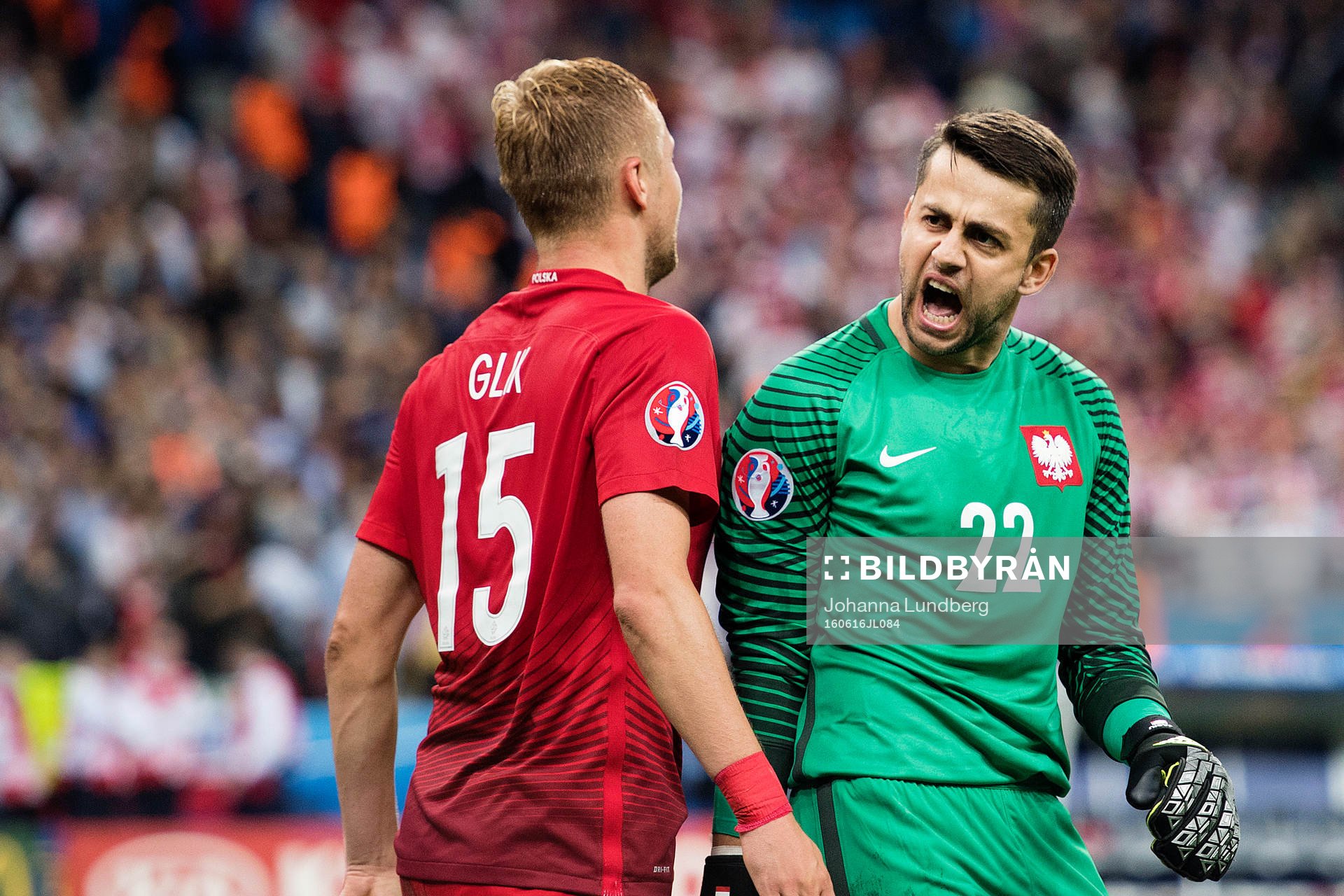 Polens målvakt Lukasz Fabianski och Kamil Glik jublar