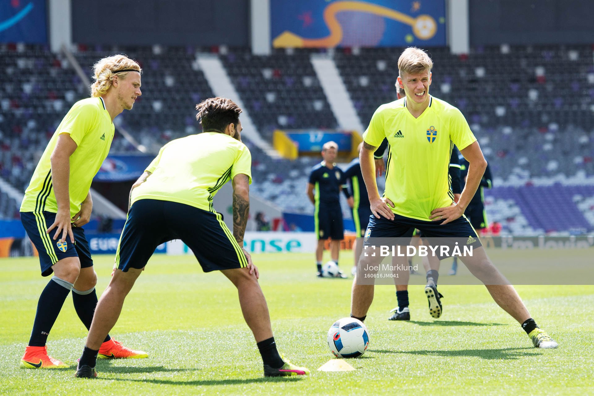 Oscar Hiljemark, Jimmy Durmaz och Pontus Wernbloom på Sveriges fotbollslandslags träning under fotbolls-EM den 16 juni 2016 i Toulouse.