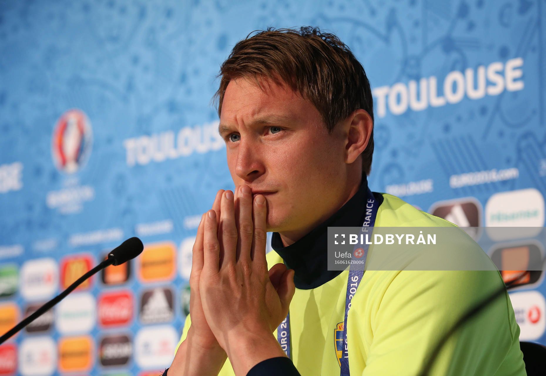 På denna handout-bild från UEFA ser vi Sveriges Kim