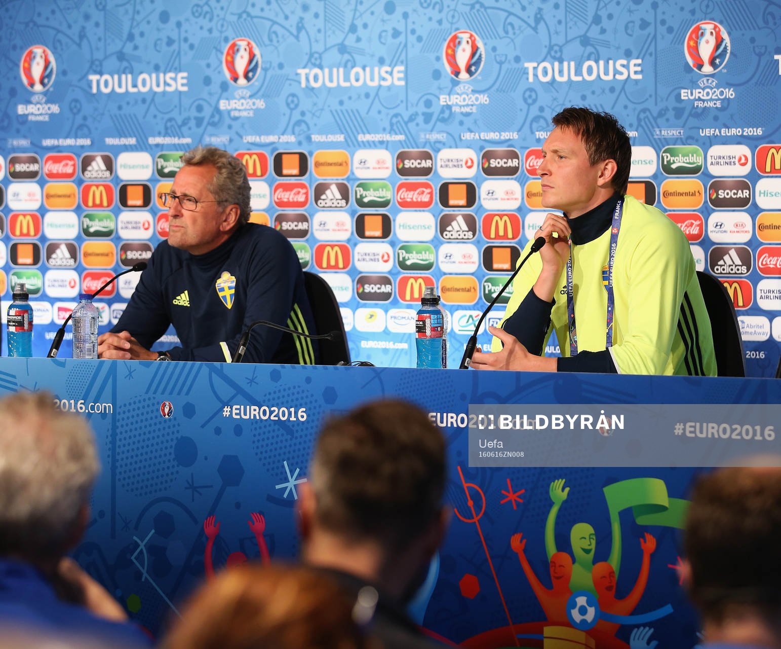 På denna handout-bild från UEFA ser vi Sveriges