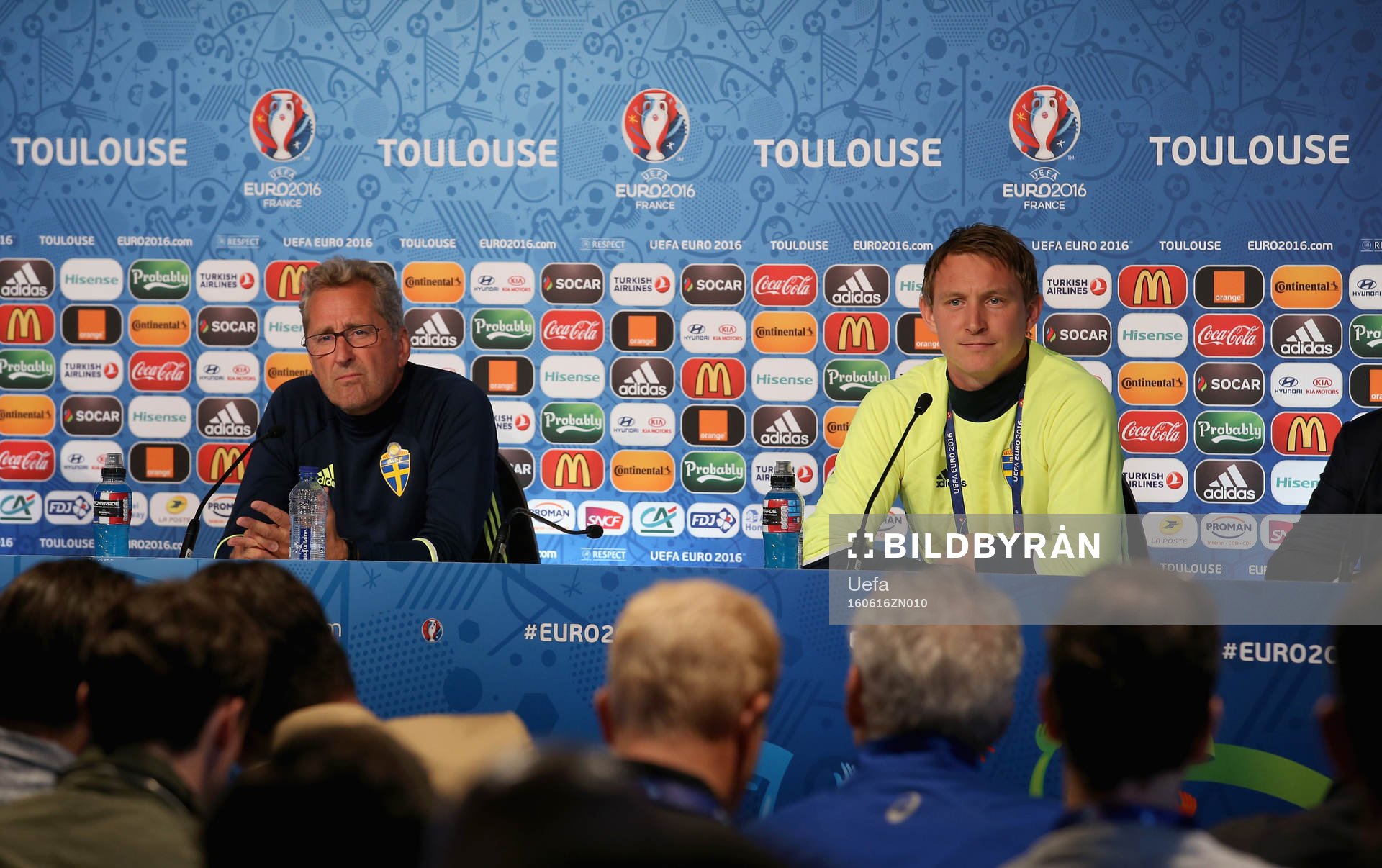 På denna handout-bild från UEFA ser vi Sveriges