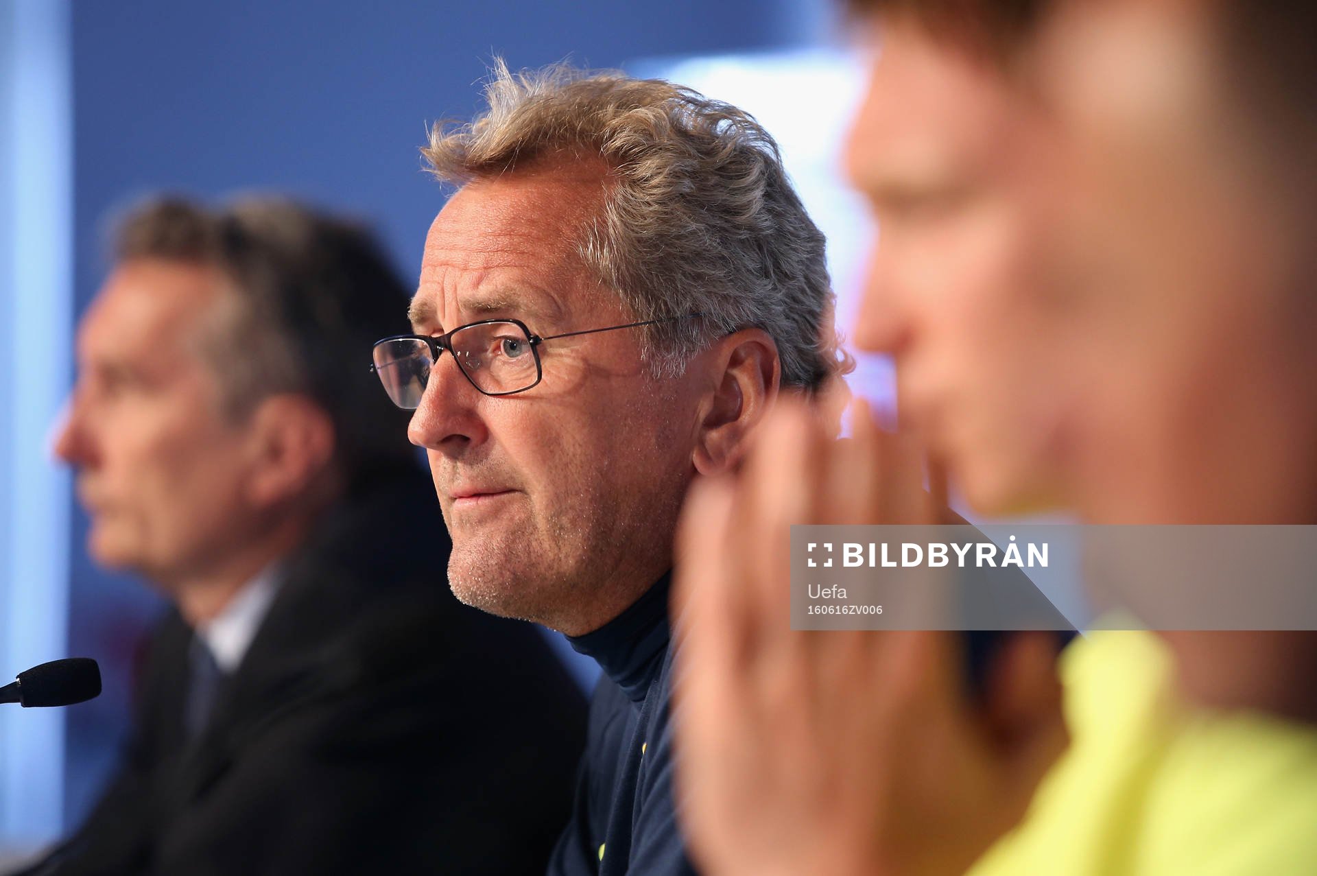 På denna handout-bild från UEFA ser vi Sveriges