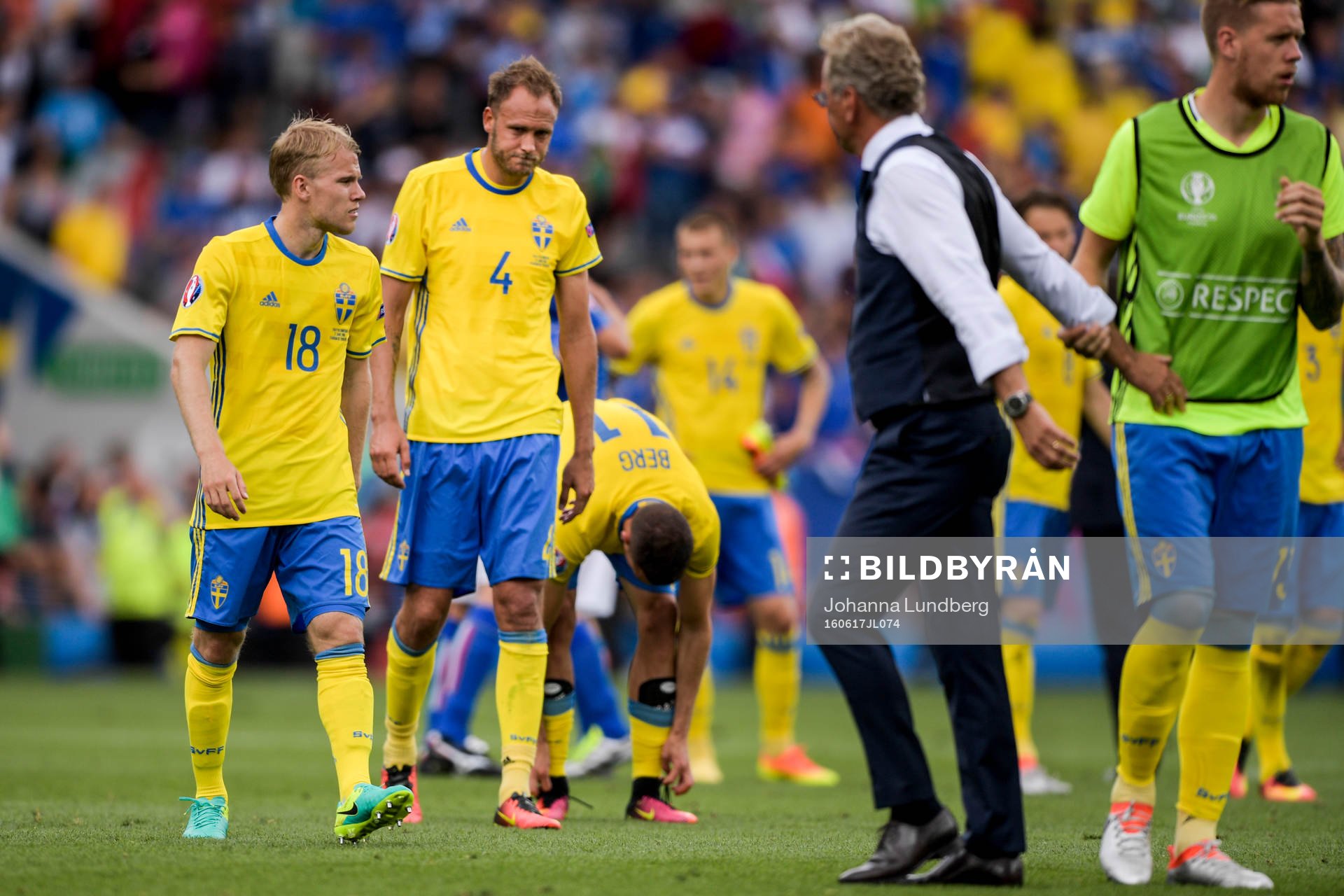 Sveriges Oscar Lewicki och Andreas Granqvist deppar