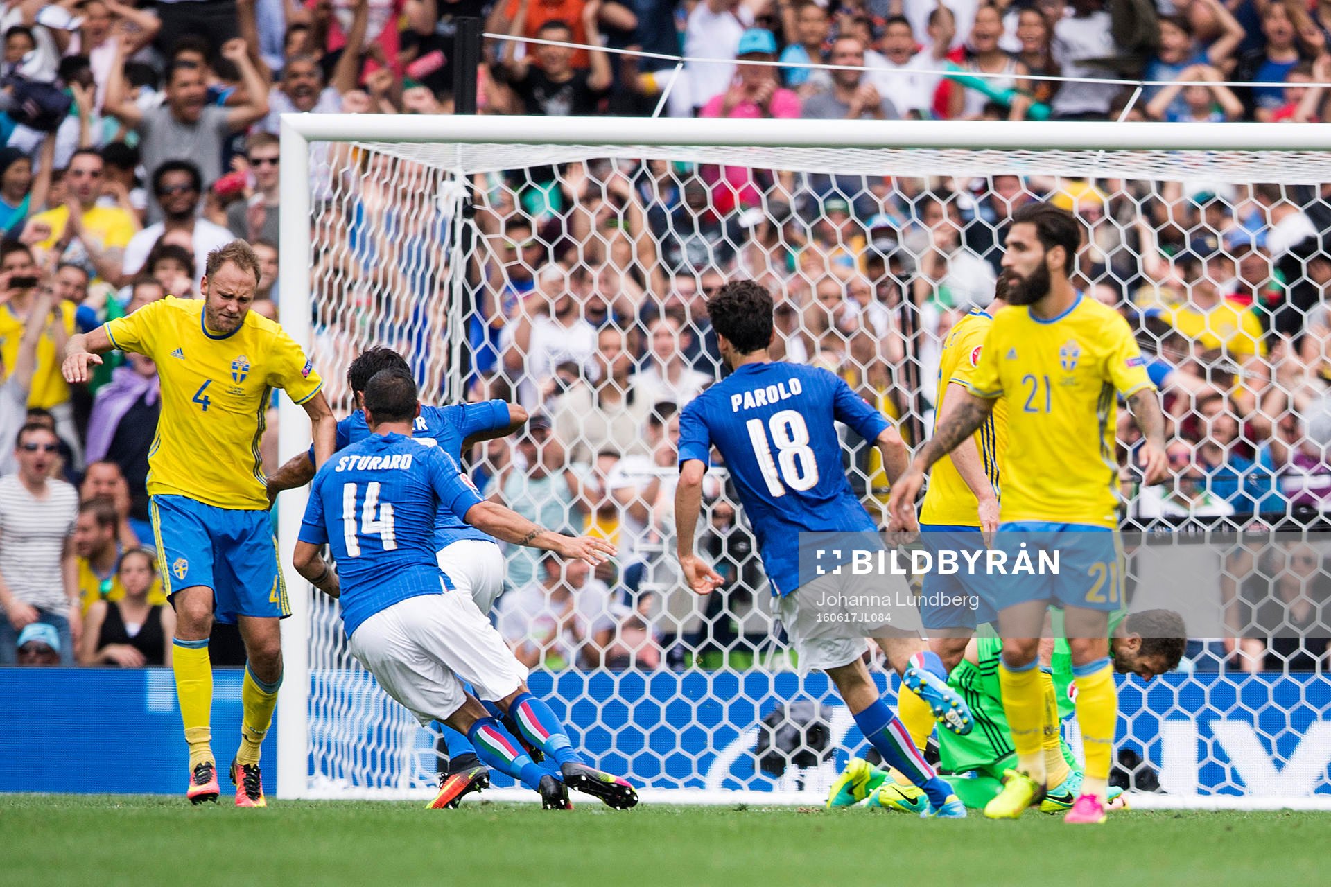 Sveriges Andreas Granqvist och Jimmy Durmaz deppar när