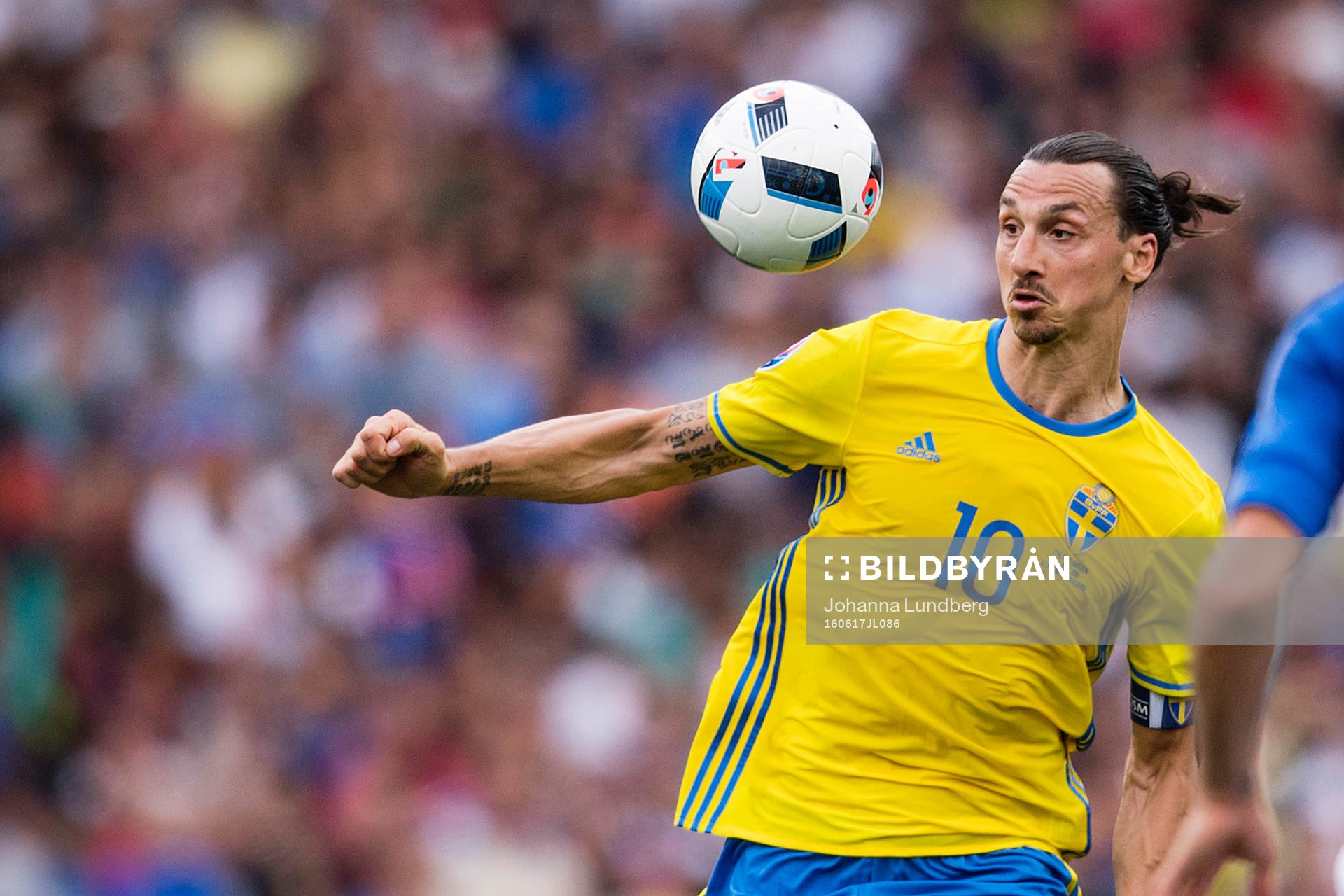 Sveriges Zlatan Ibrahimovic  i fotbollsmatchen mellan