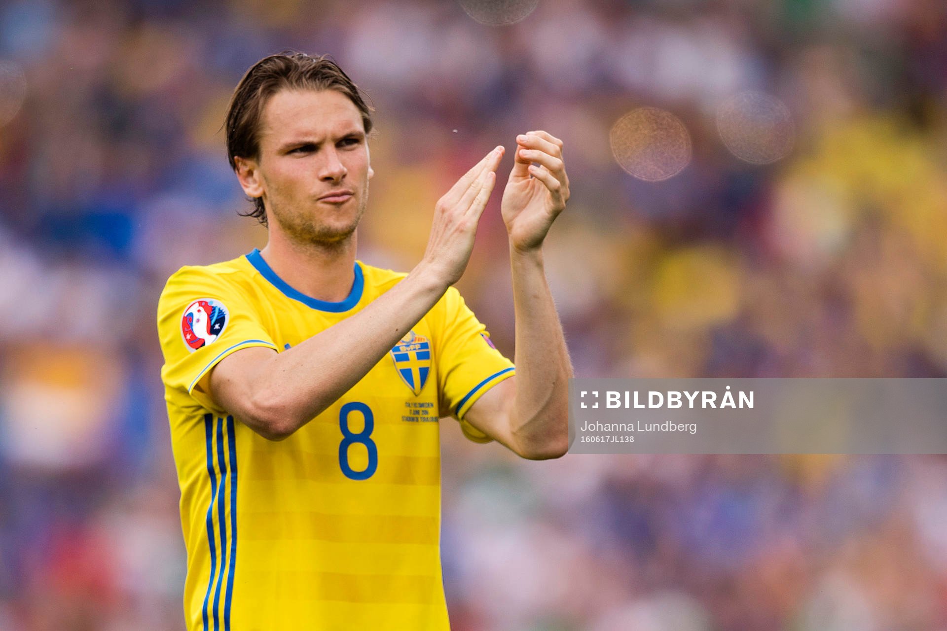 Sveriges Albin Ekdal tackar publiken