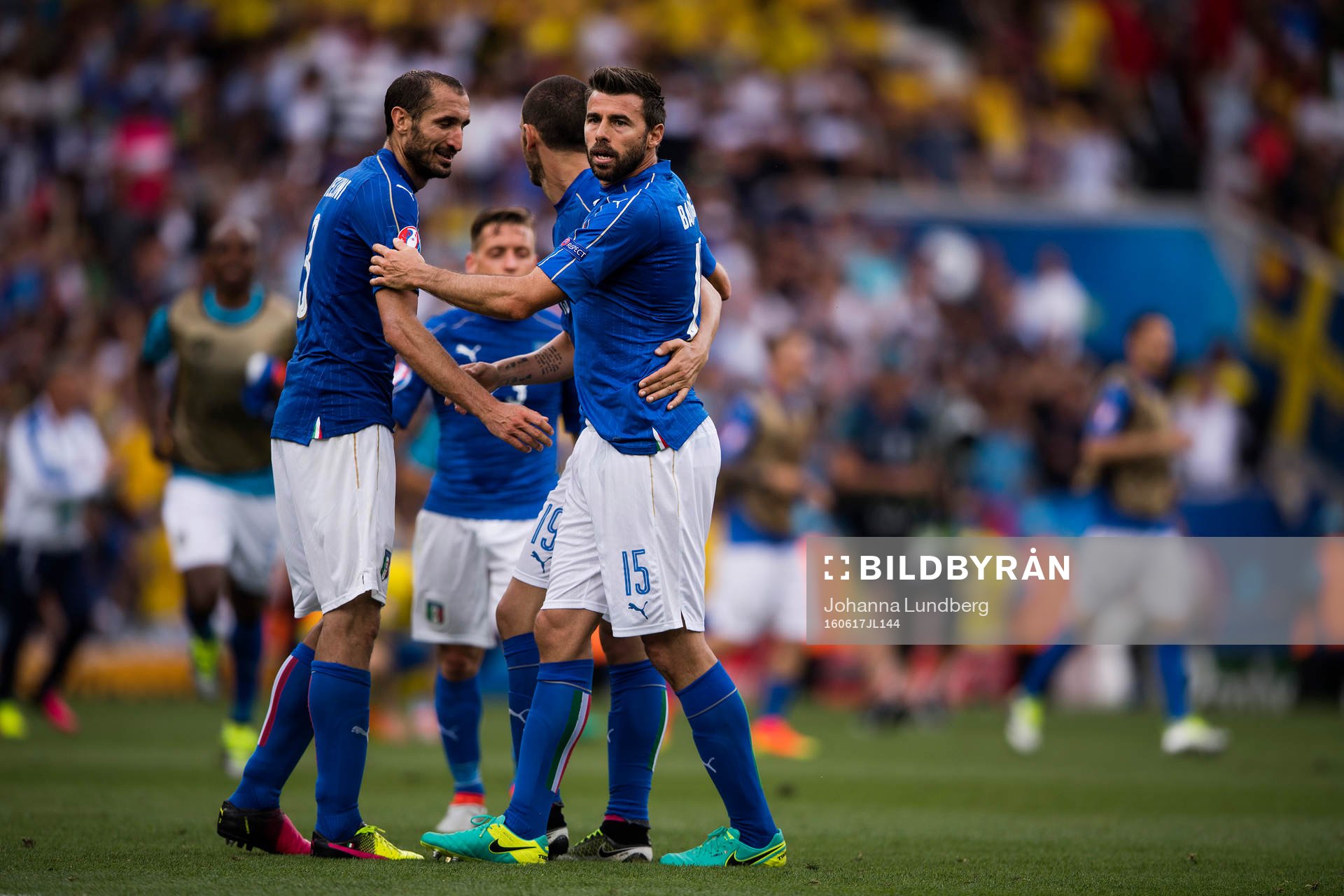 Italiens Giorgio Chiellini och Andrea Barzagli jublar