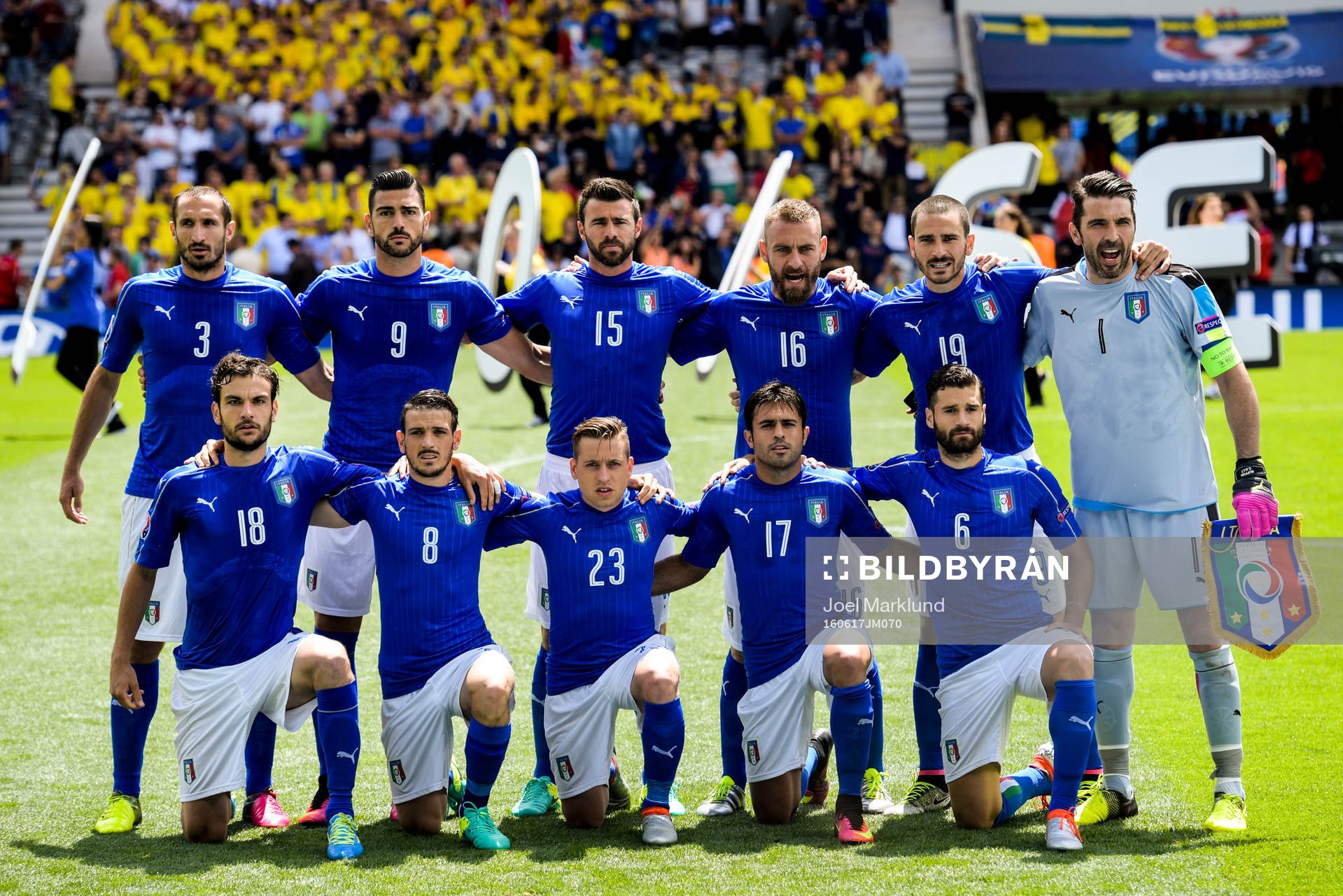 Italiens startelva ställer upp för en startelvabild. Övre raden från vänster, Giorgio Chiellini, Graziano Pelle, Andrea Barzagli, Daniele De Rossi, Leonardo Bonucci och målvakt Gianluigi Buffon. Nedre raden från vänster, Marco Parolo, Alessandro Florenzi, Emanuele Giaccherini, +it17+och Antonio Candreva i fotbollsmatchen mellan Italien och Sverige under fotbolls-EM den 17 juni 2016 i Toulouse.