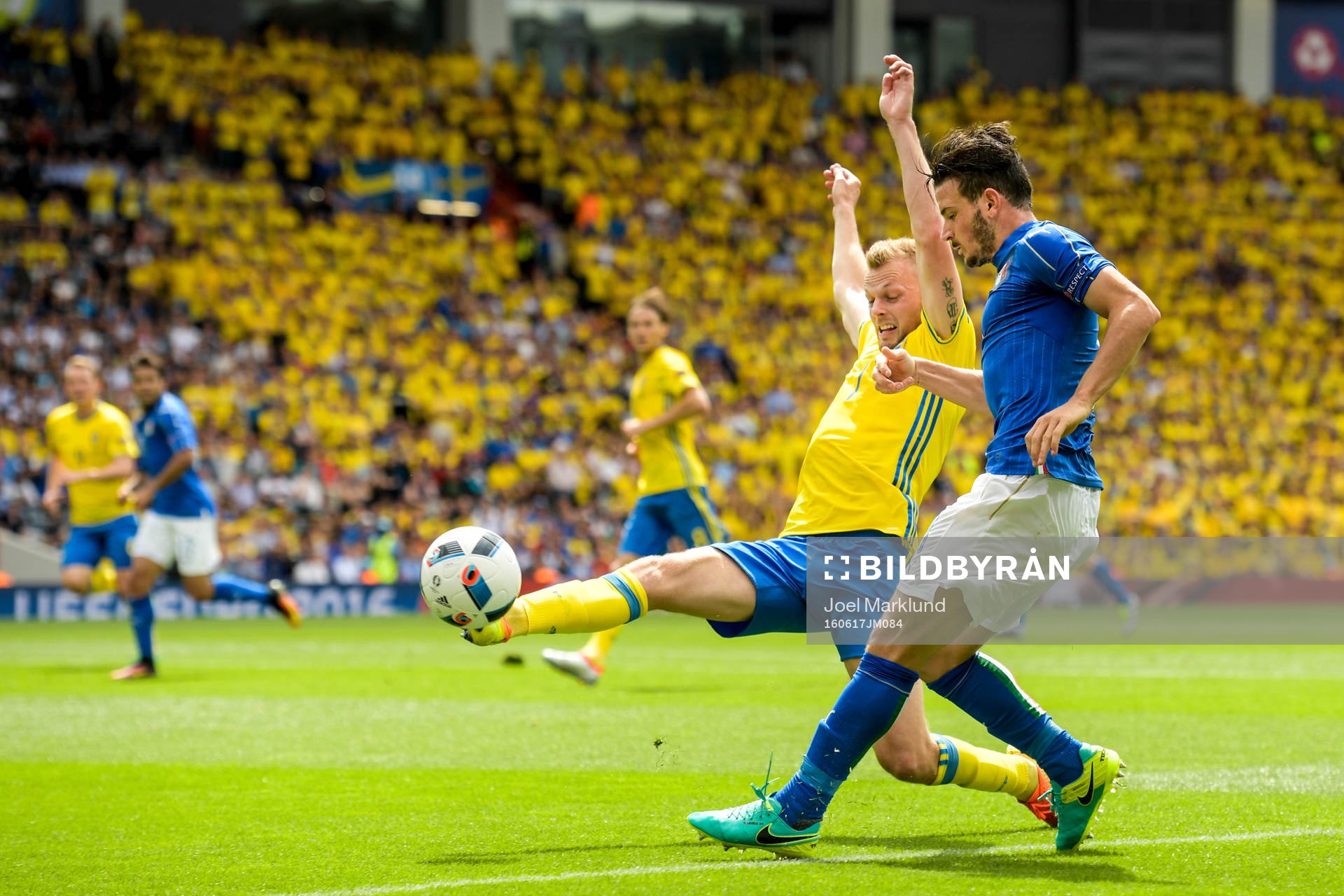 Sveriges Sebastian Larsson och Italiens Alessandro Florenzi