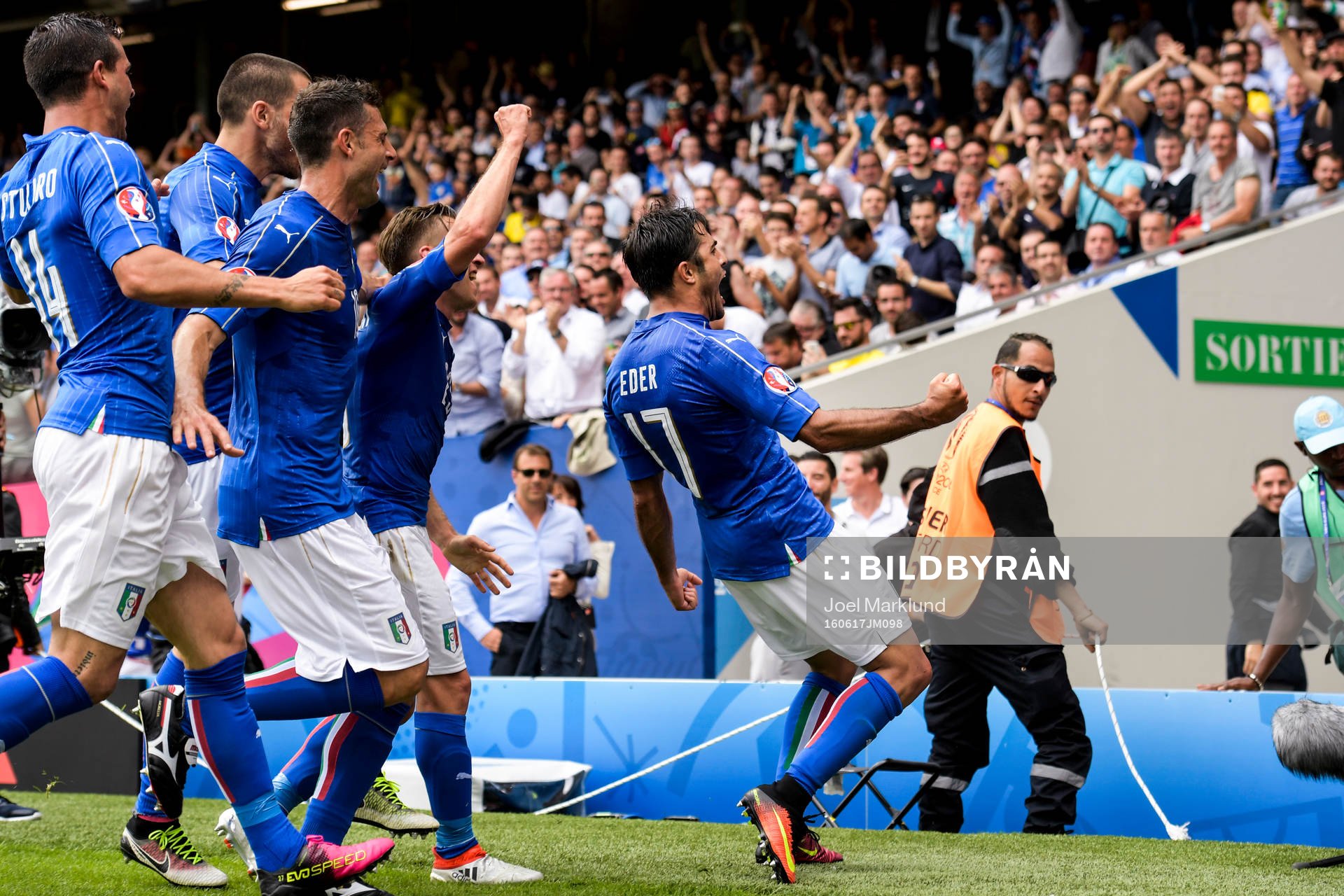Italiens Eder (th) jublar