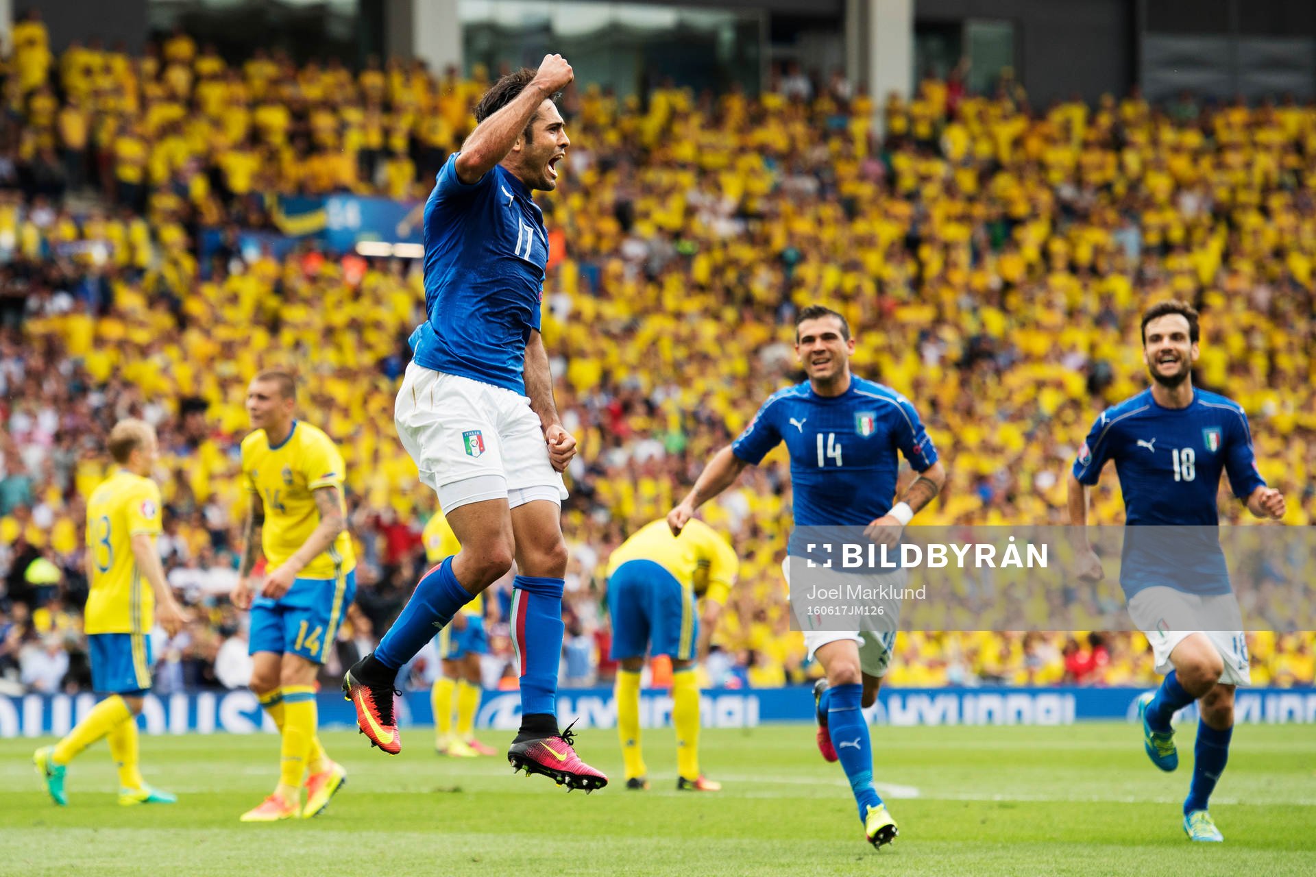 Italiens Eder, Stefano Sturaro och Marco Parolo jublar