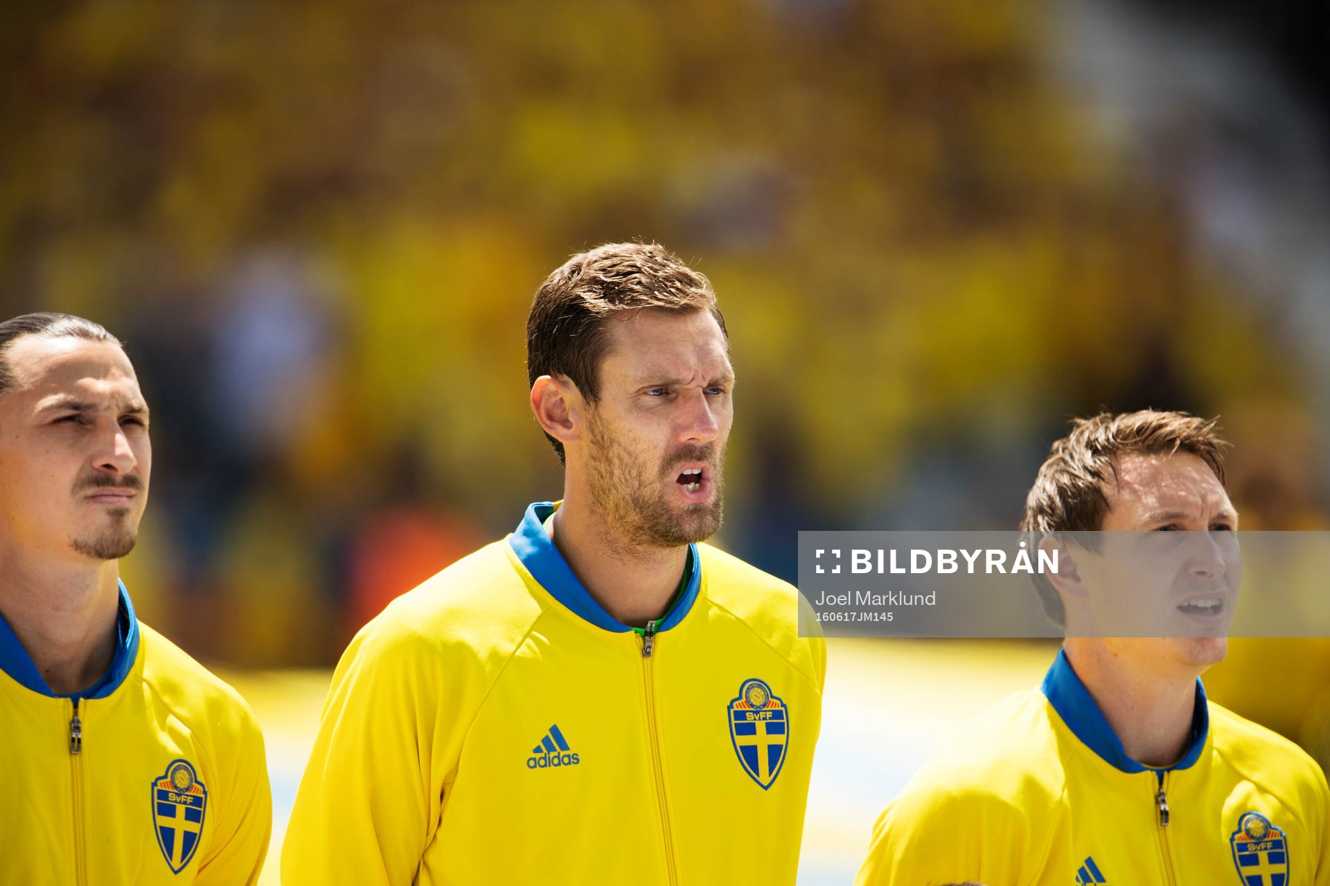 Sveriges Zlatan Ibrahimovic, målvakt Andreas Isaksson och