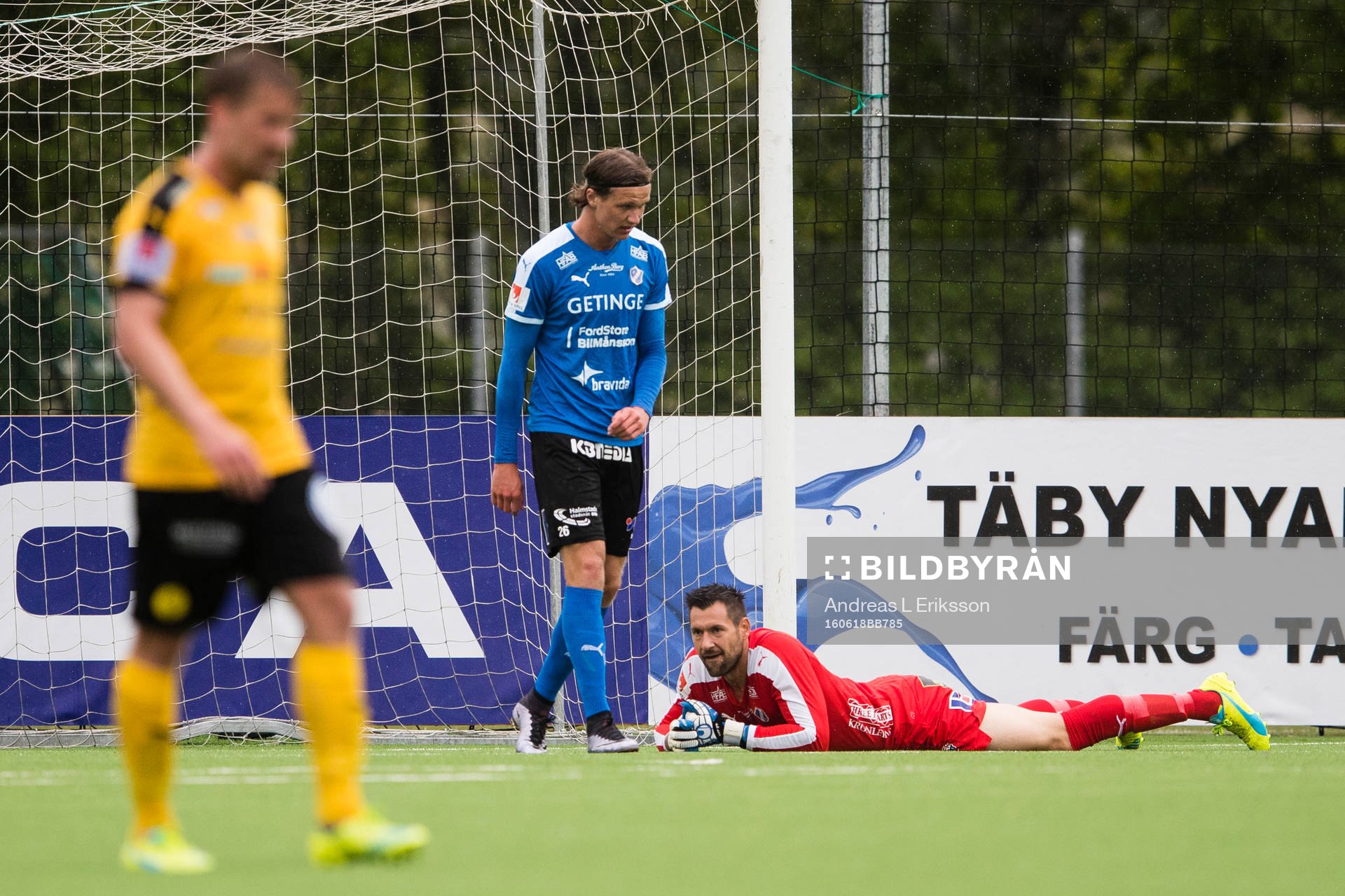 Halmstads Alexander Berntsson och målvakt Stojan Lukic