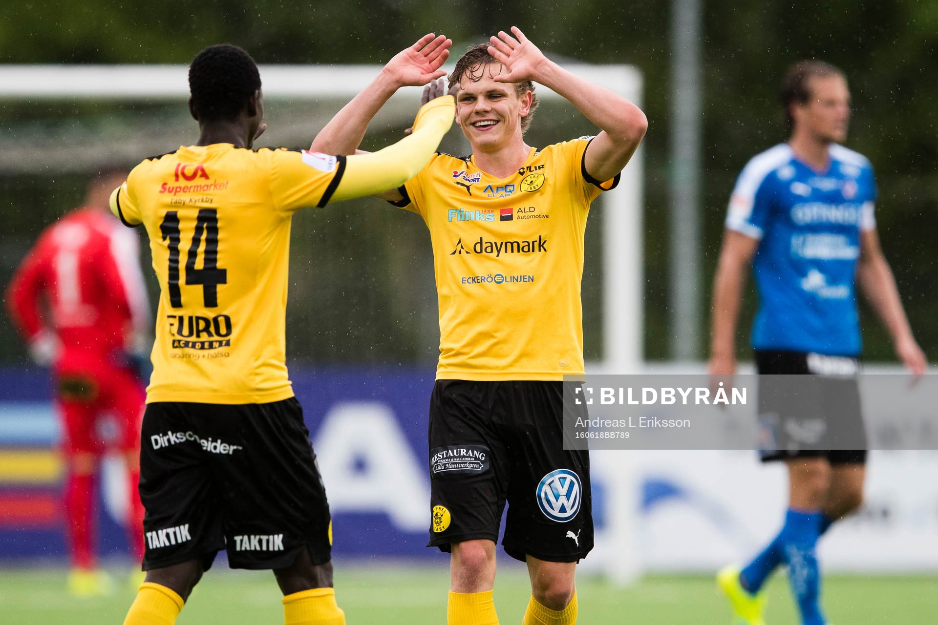 Frejs Abu Bakarr Suma och Lukas Sunesson jublar efter fotbollsmatchen i Superettan mellan Frej Täby och Halmstad den 18 juni 2016 i Stockholm.